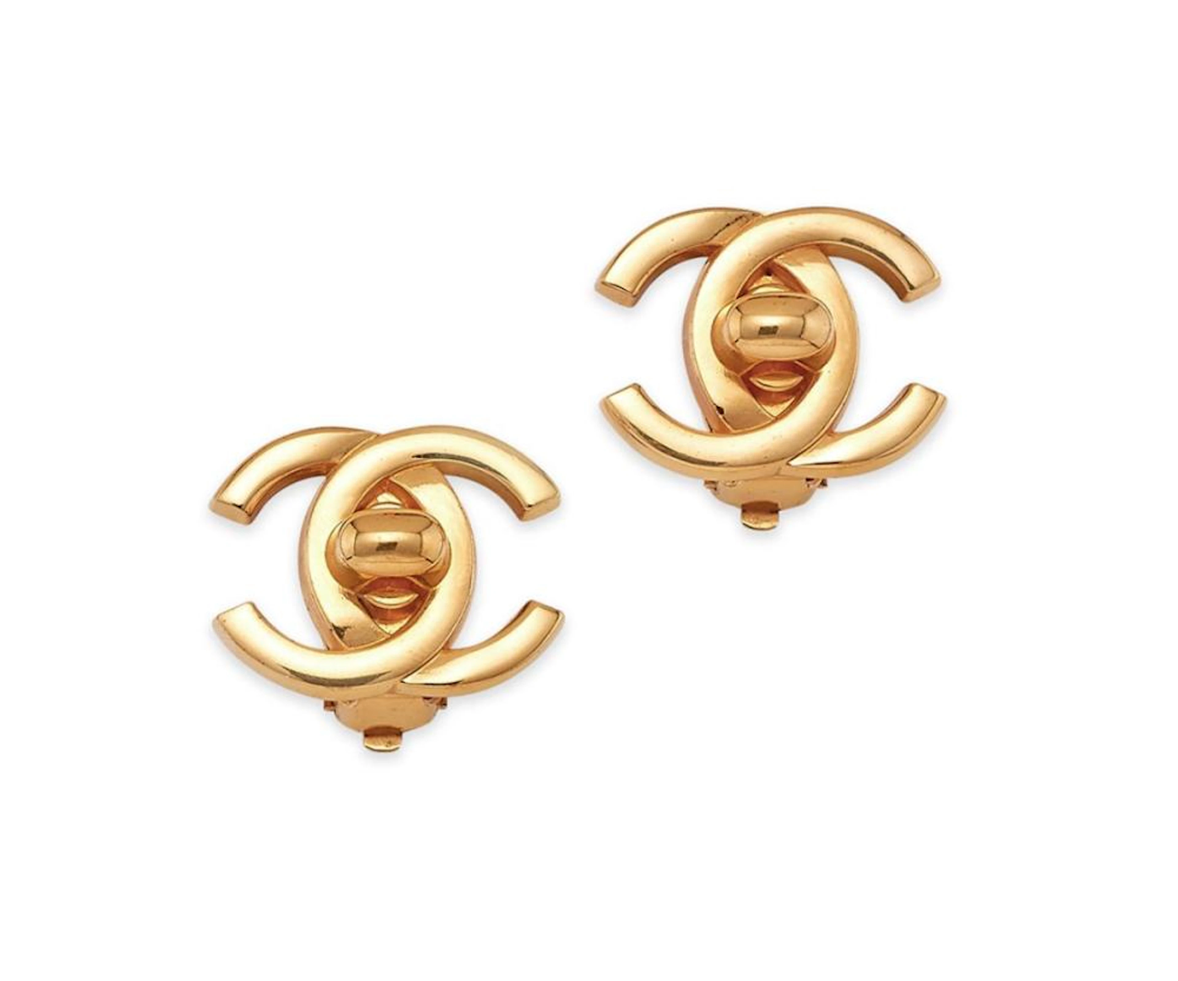 CHANEL Paio di orecchini a clip "Golden Trunlock" A/I...