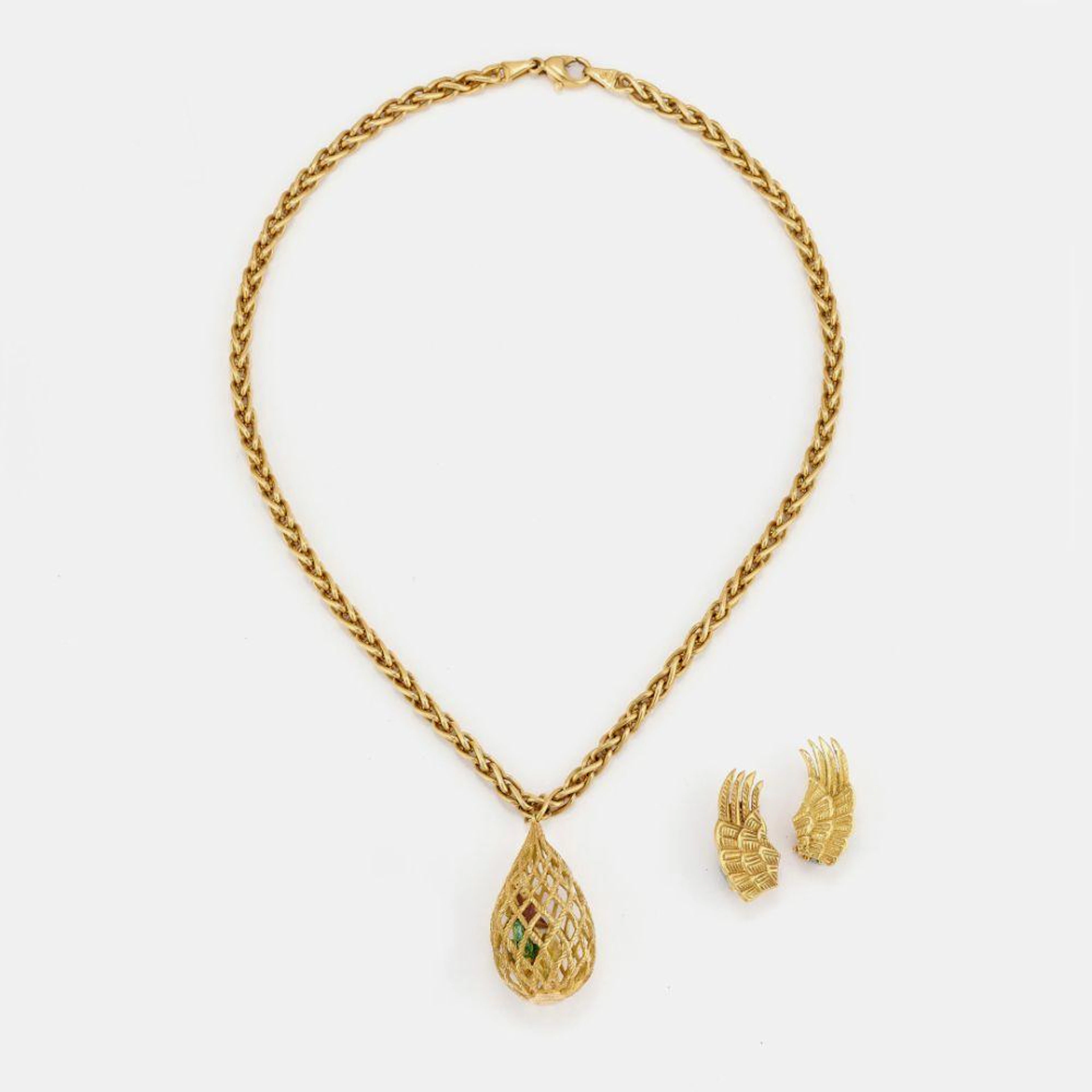 18K YELLOW GOLD PENDENT NECKLACE AND PAIR OF EAR CLIPS
