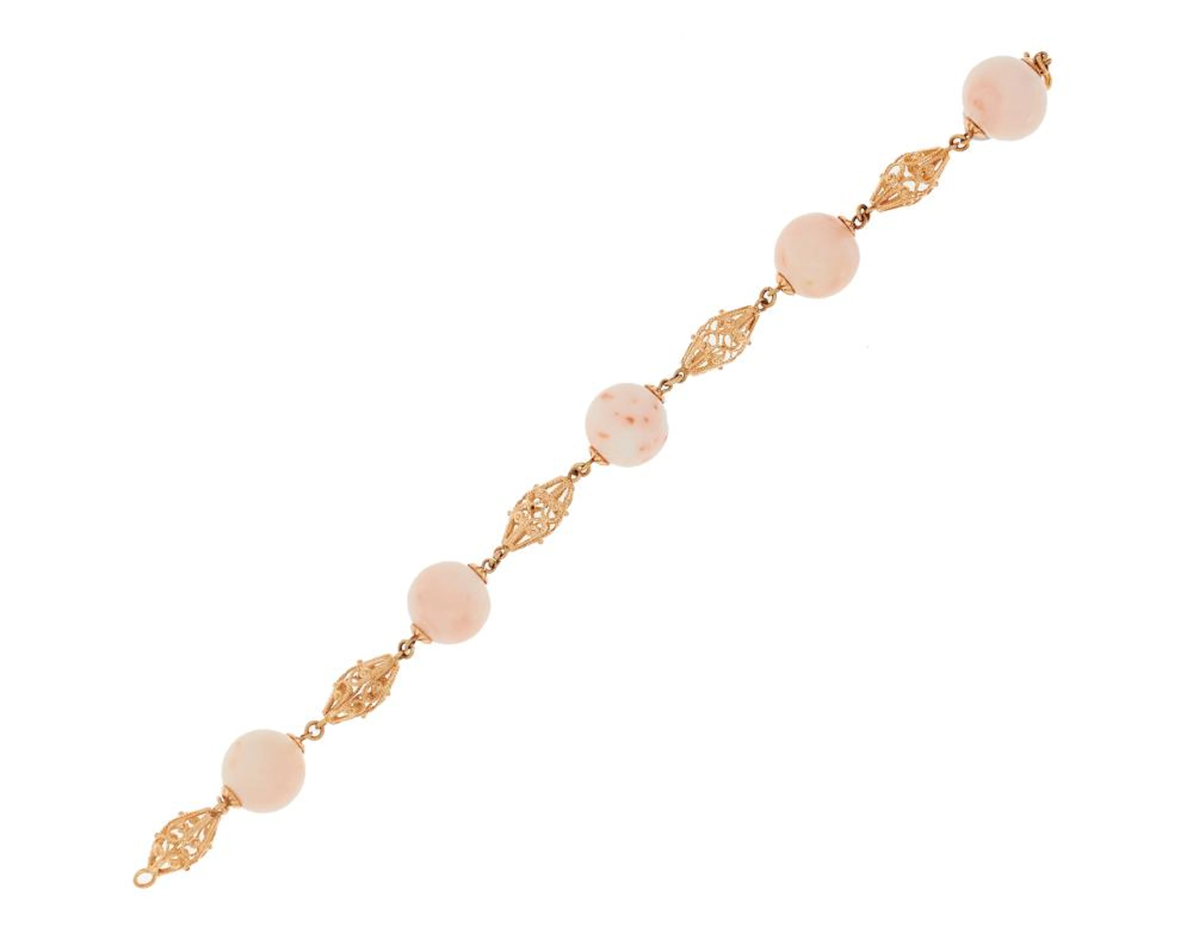 18k yellow gold and Pink coral bracelet