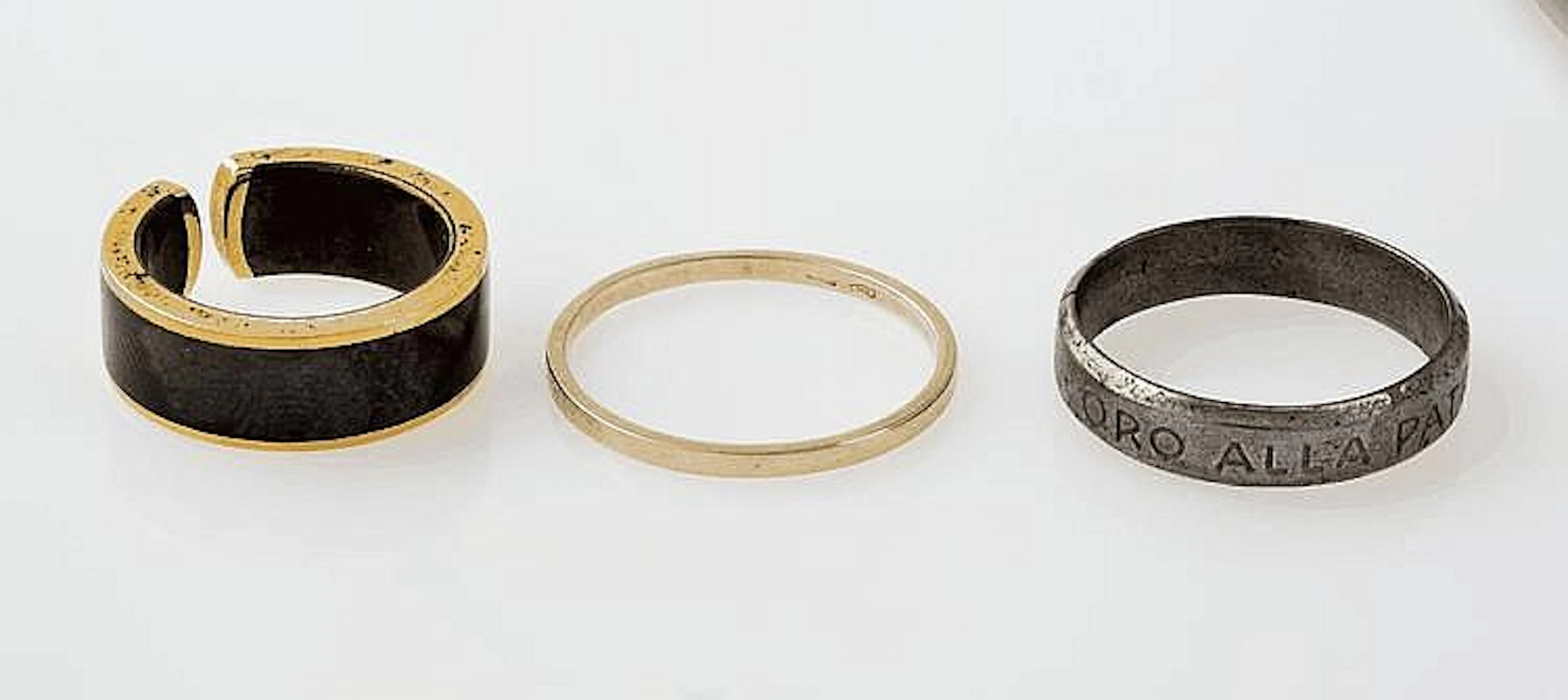 LOTTO DI TRE ANELLI LOT OF THREE RINGS