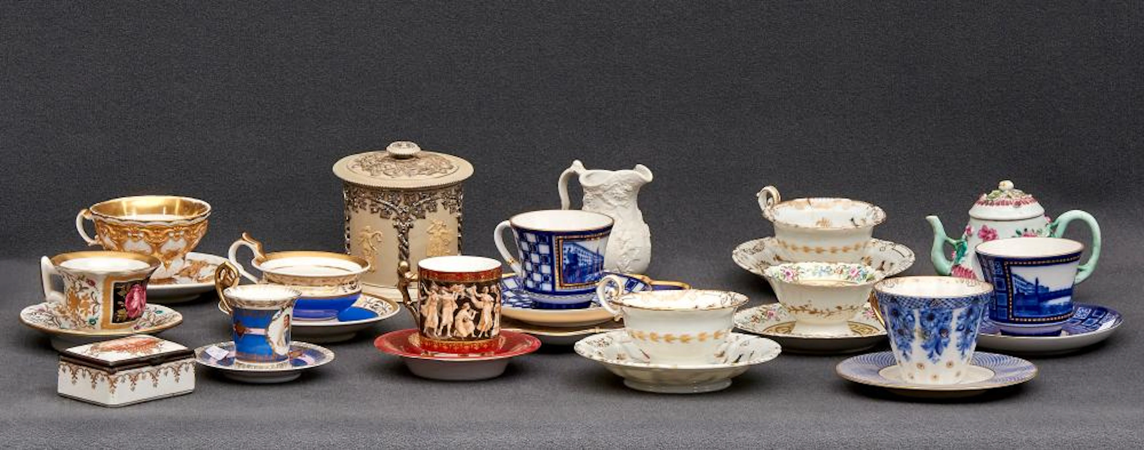 MISCELLANEA DI TAZZE IN PORCELLANA - MISCELLANEOUS GROUP OF PORCELAIN CUPS