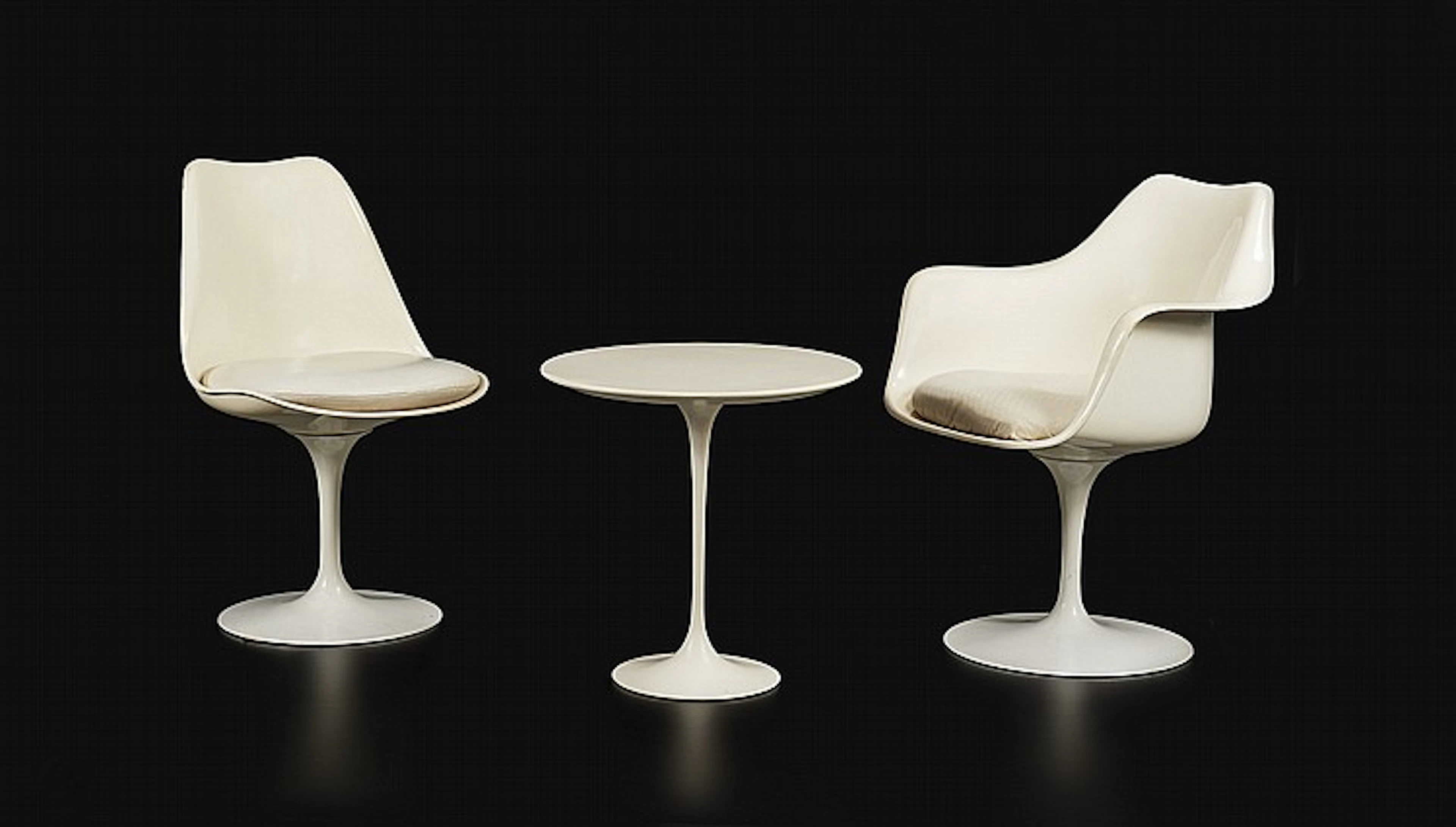 EERO SAARINEN 1910-1961 Poltrona, sedia e tavolino serie Tulip per Knoll