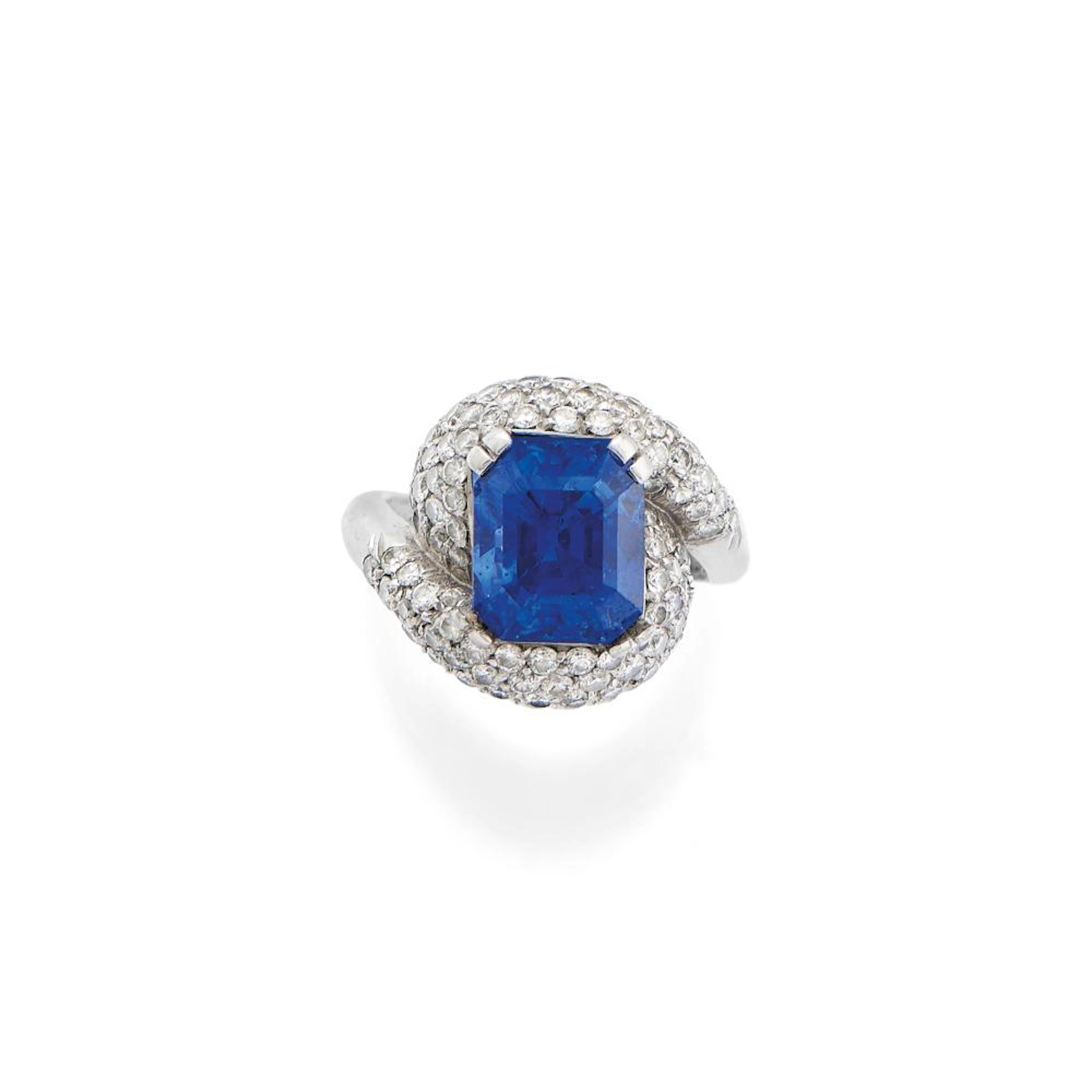 blue sapphire and diamond ring