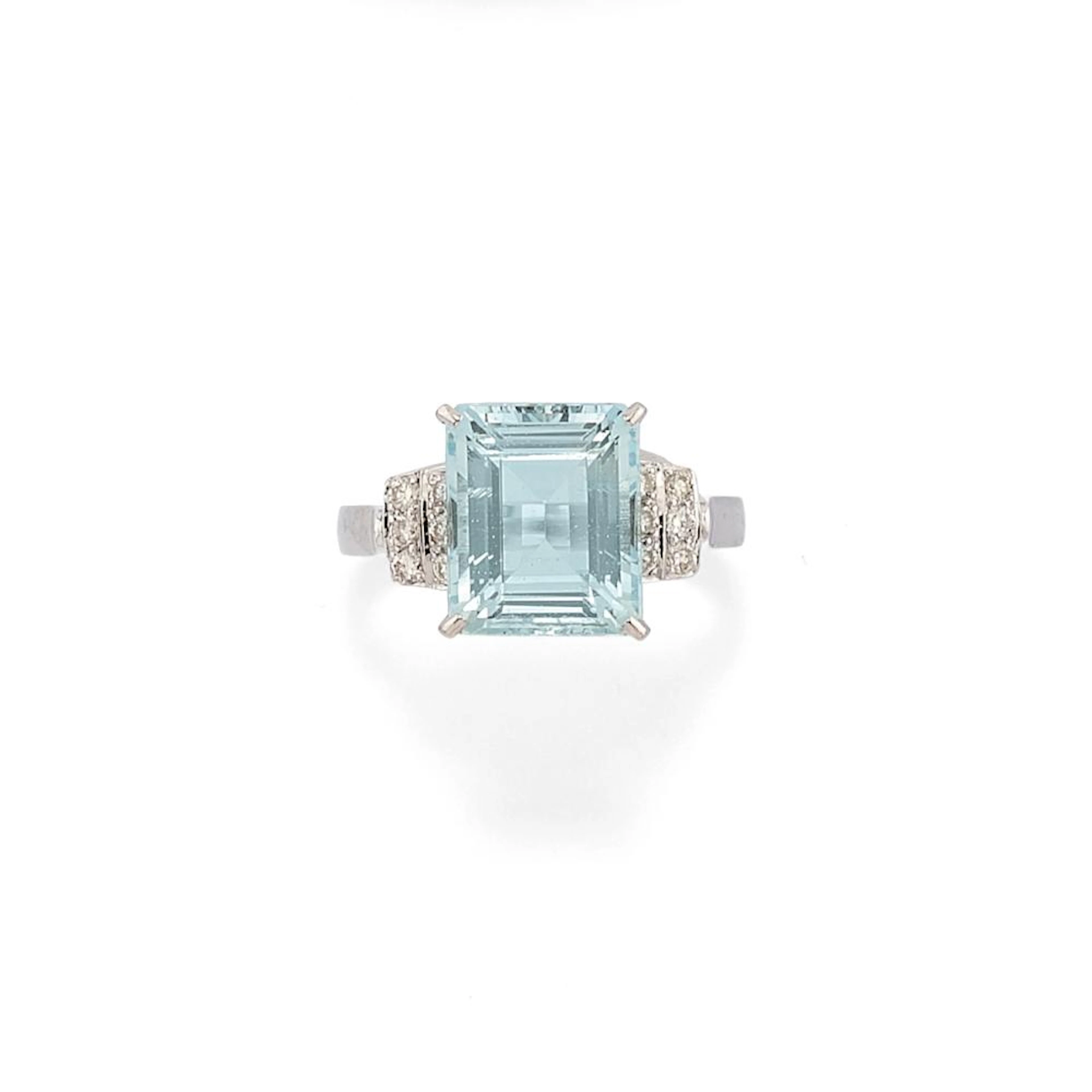 AQUAMARINE AND DIAMOND RING