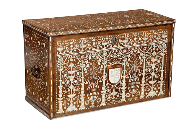 Renaissance writing desk from the Crown of Aragon in walnut with stained