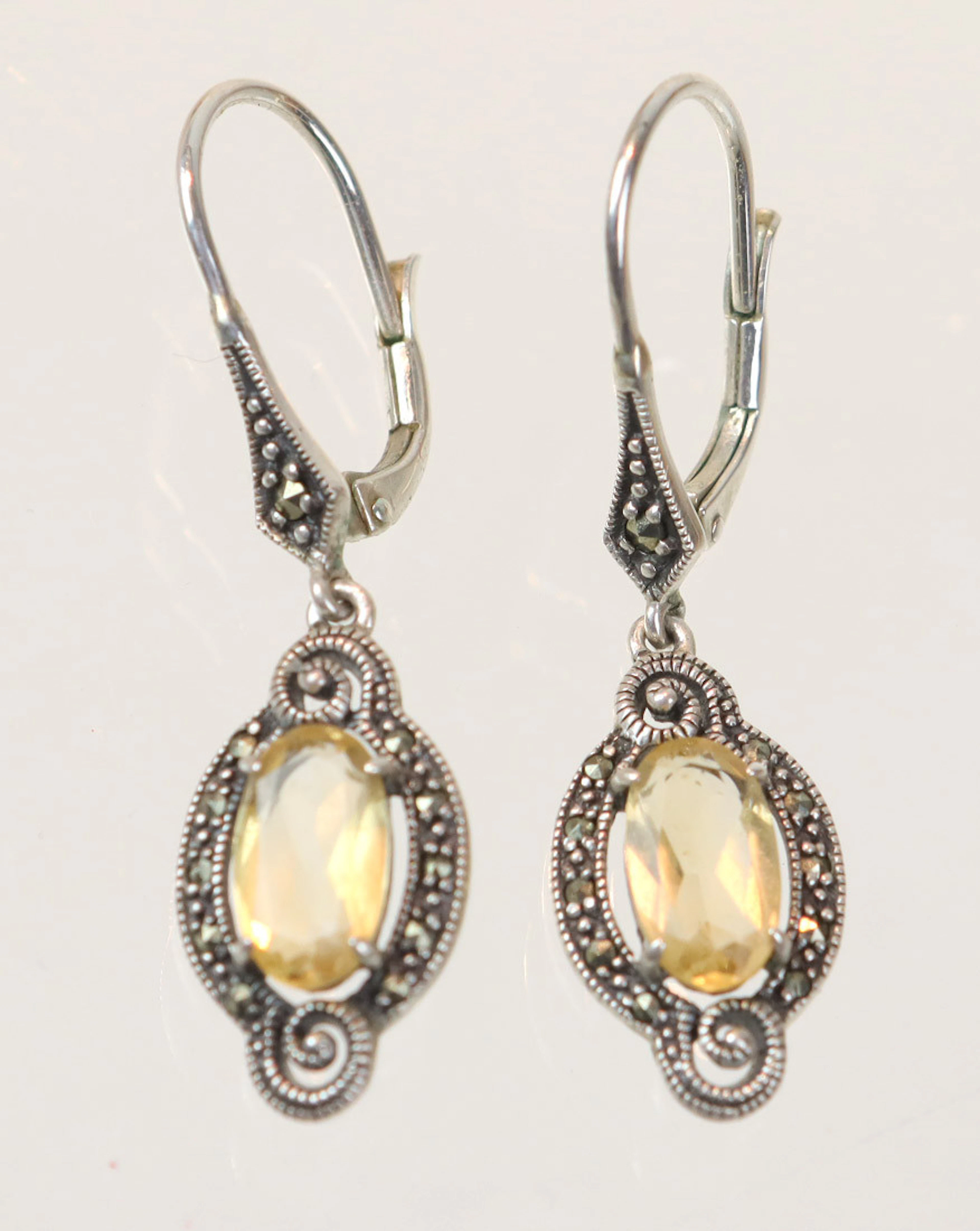 CITRIN OHRRINGE MIT MARKASITEN, IN SILBER 925.