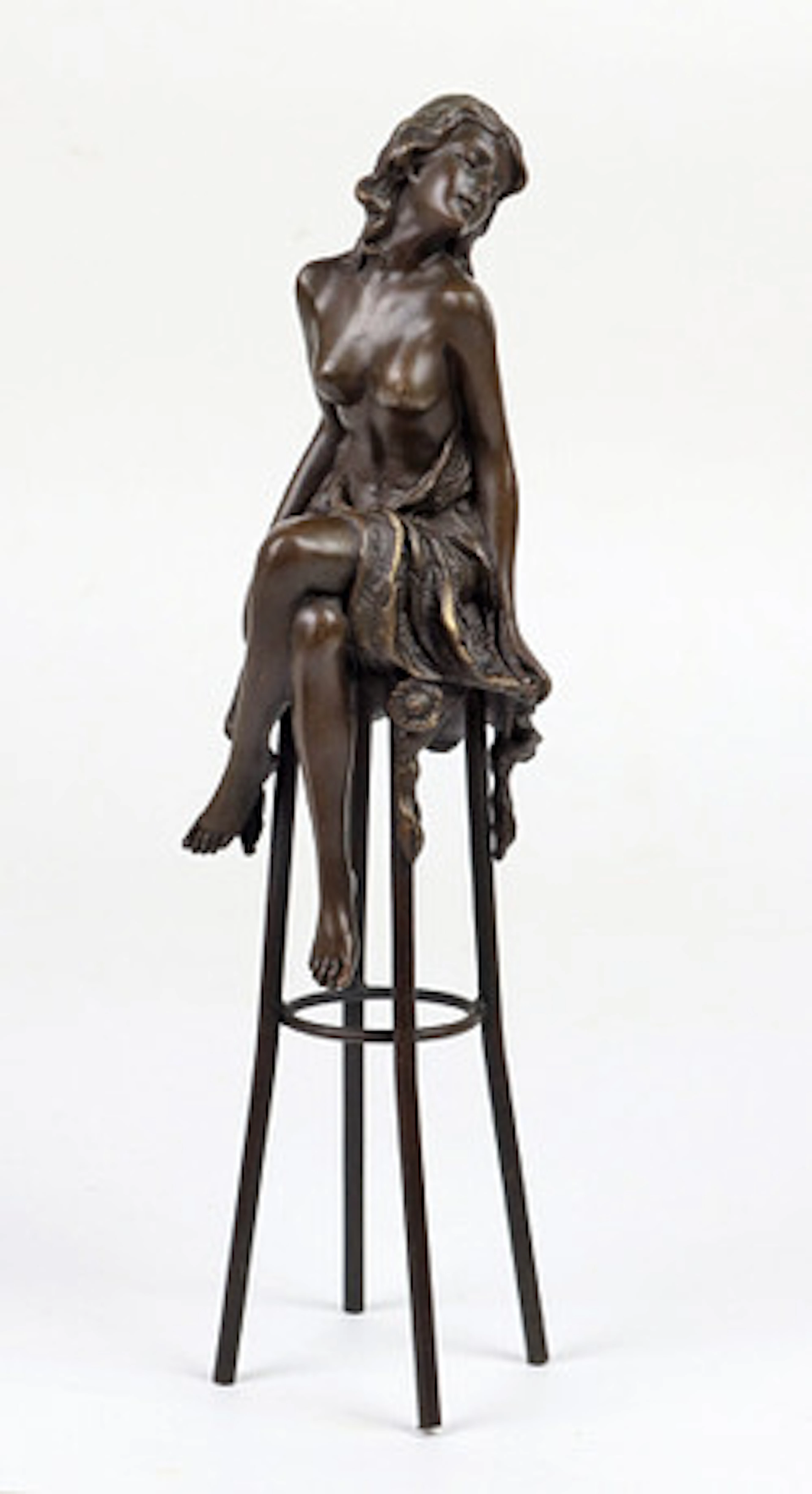 BRONSFIGUR, SITTANDE FLICKA.