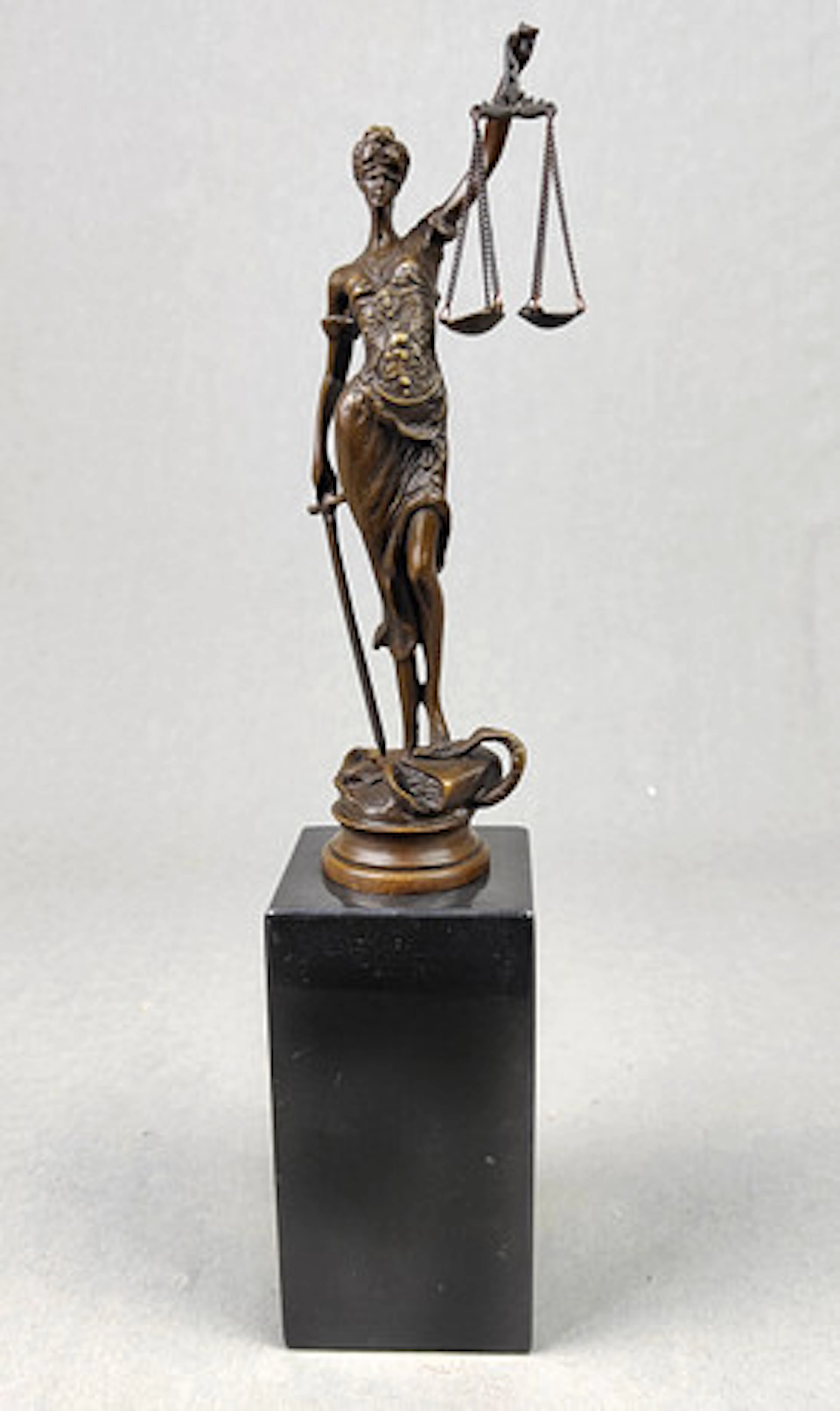 RÄTTVISA, BRONS, BRONSFIGUR.