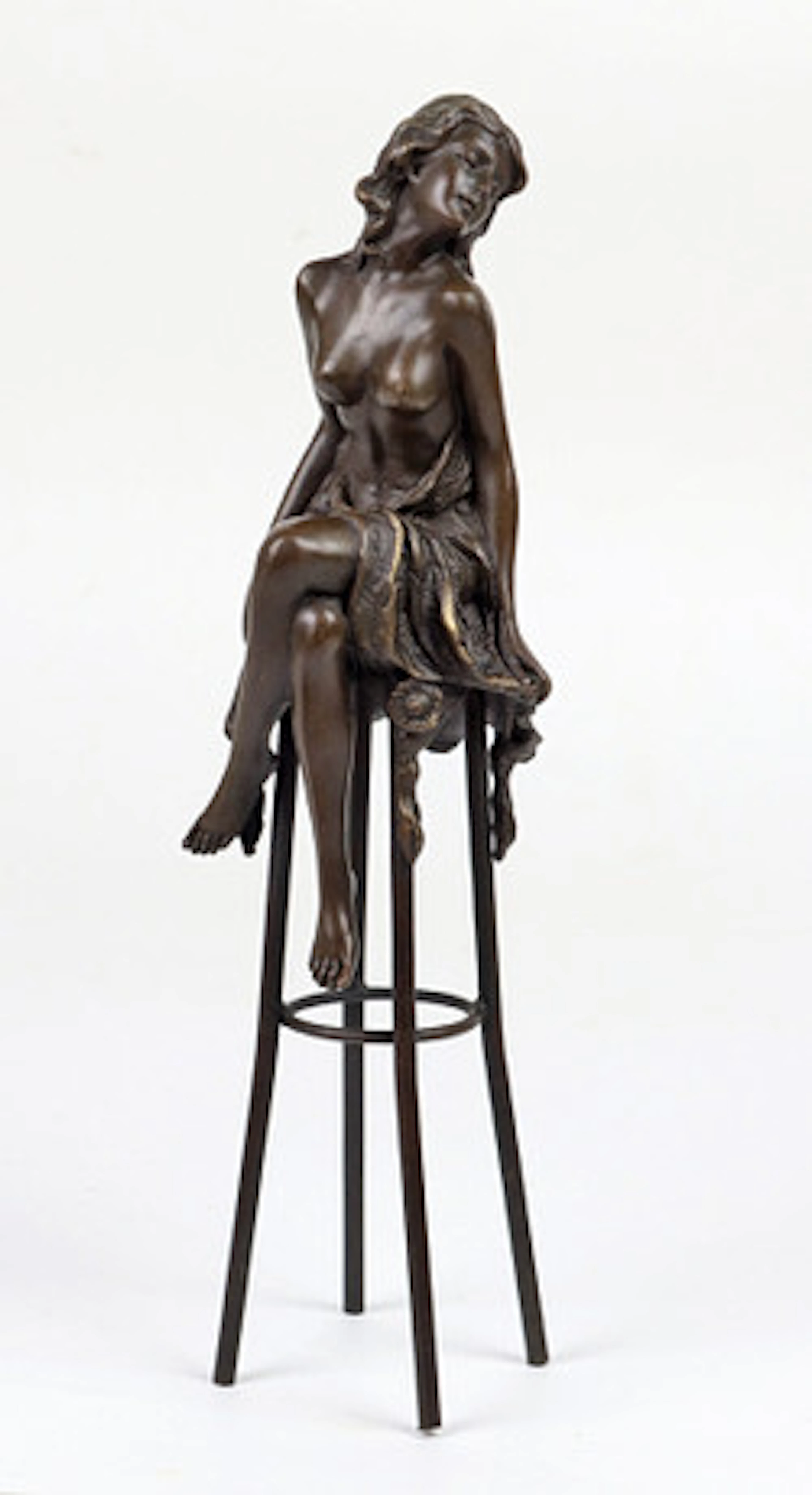 BRONSFIGUR, SITTANDE FLICKA.