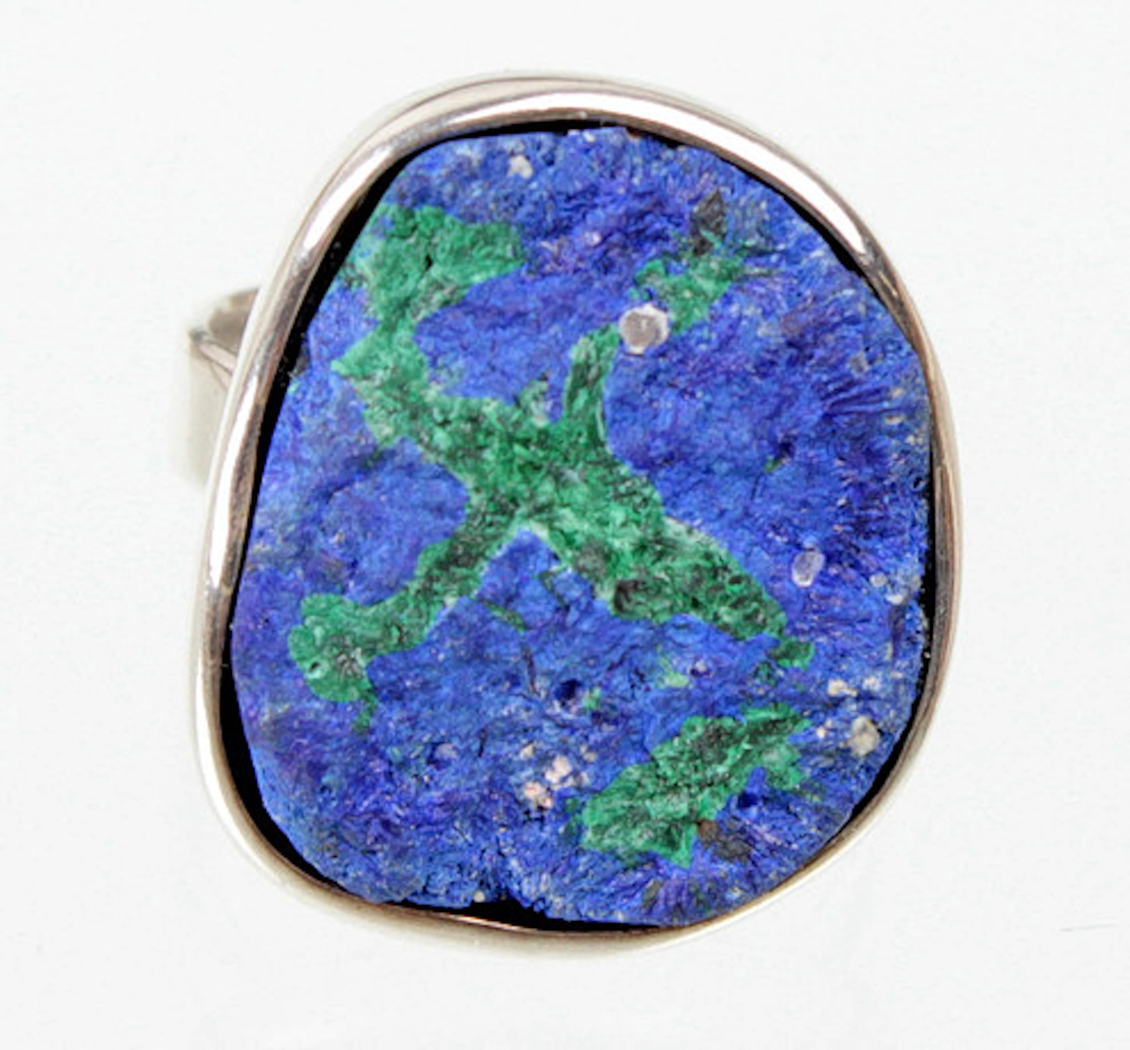 Designerring med azurit, i 925 silver.