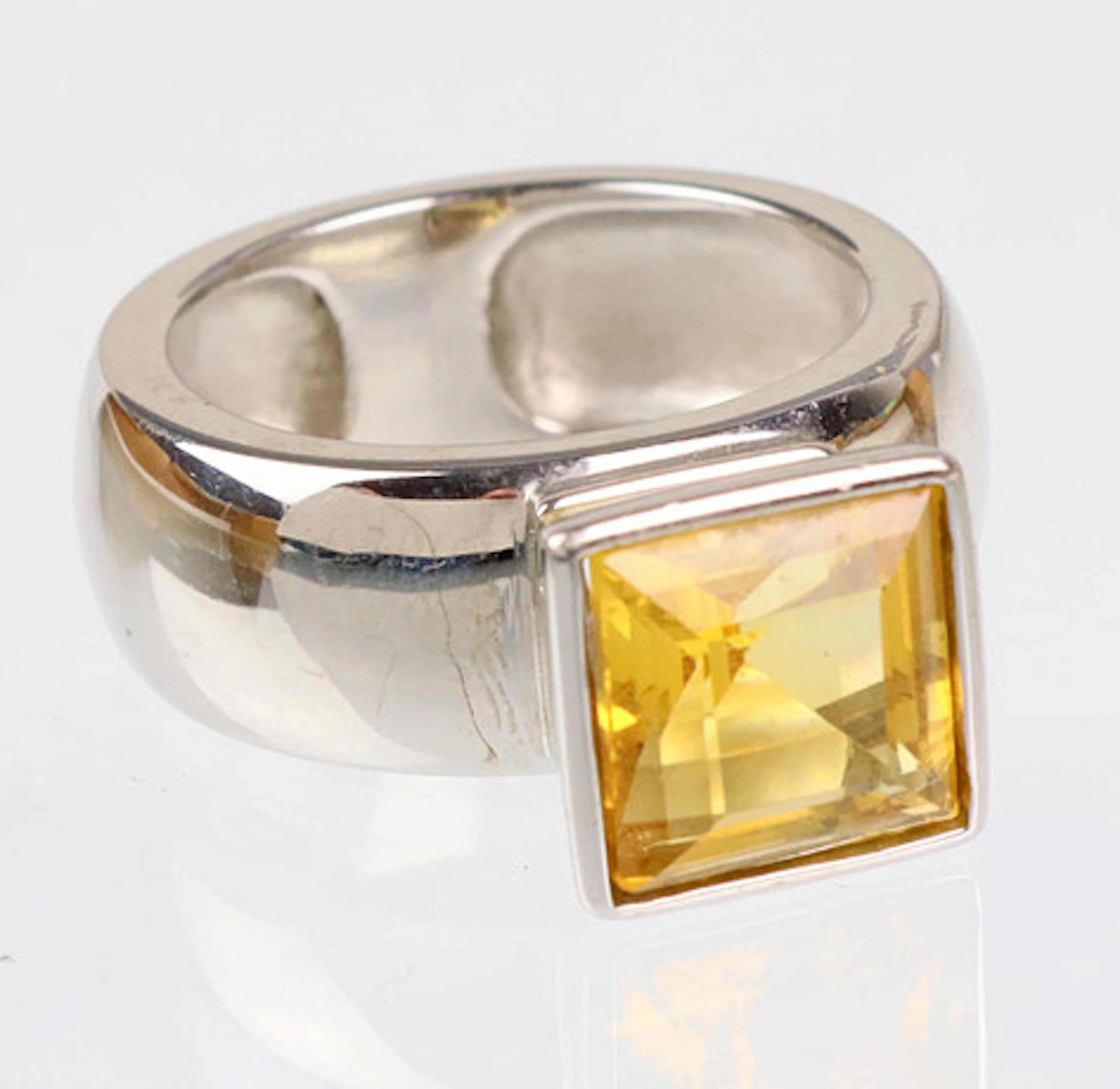 STATEMENT RING MED CITRIN, silver.