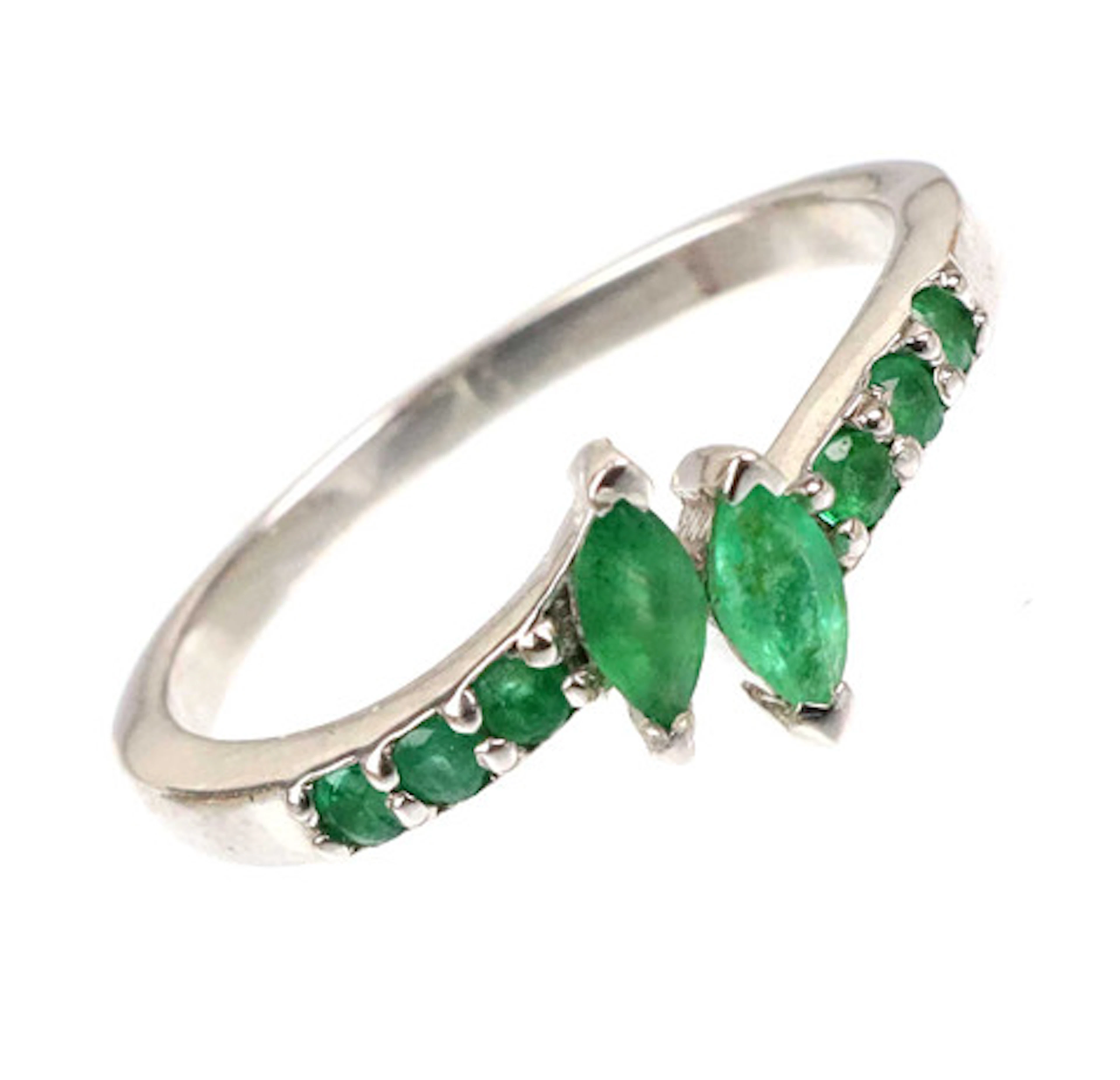 SMARAGD RING, SILVER.