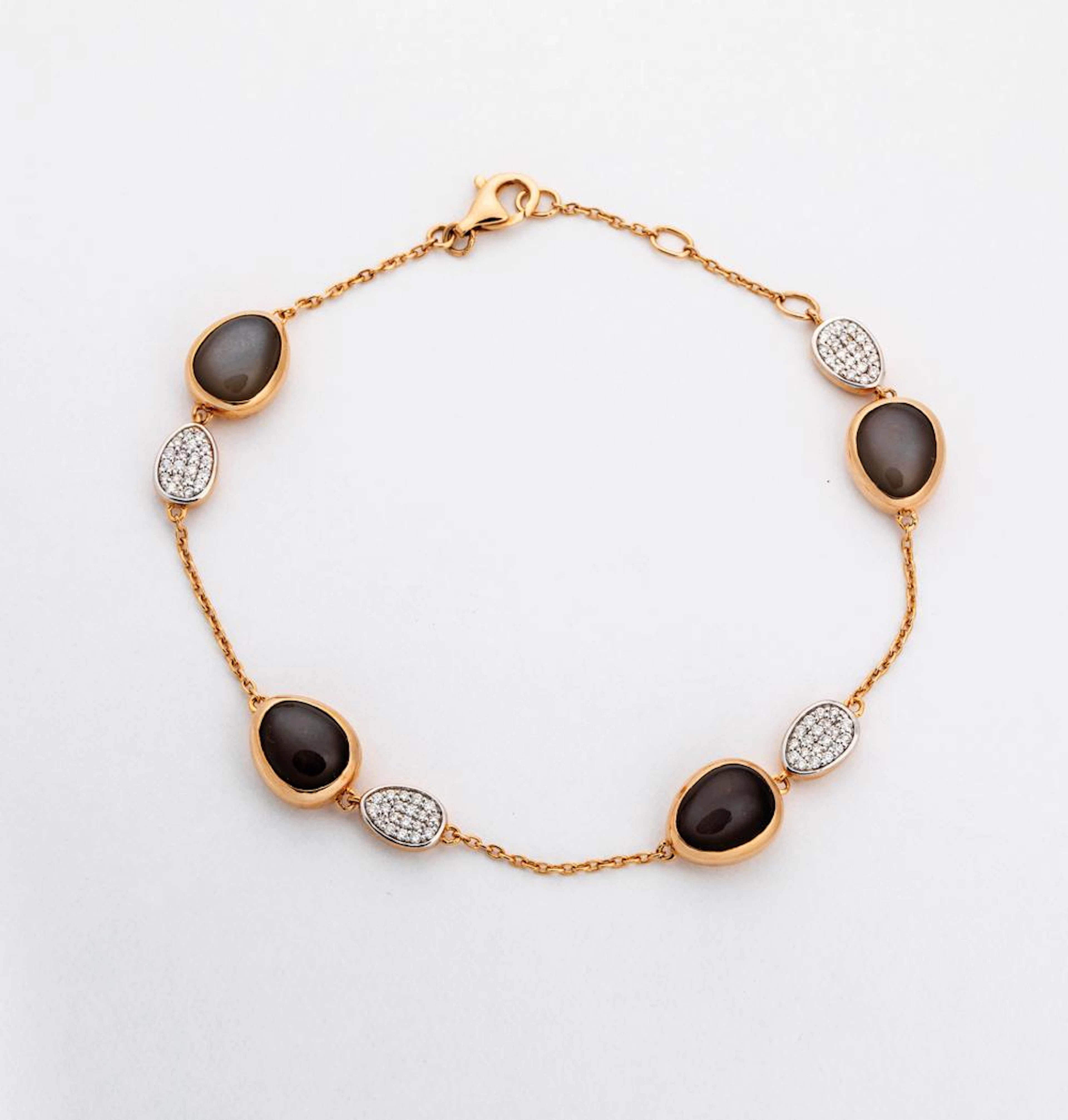 Armband mit Brillanten und Mondstein-Cabochons
