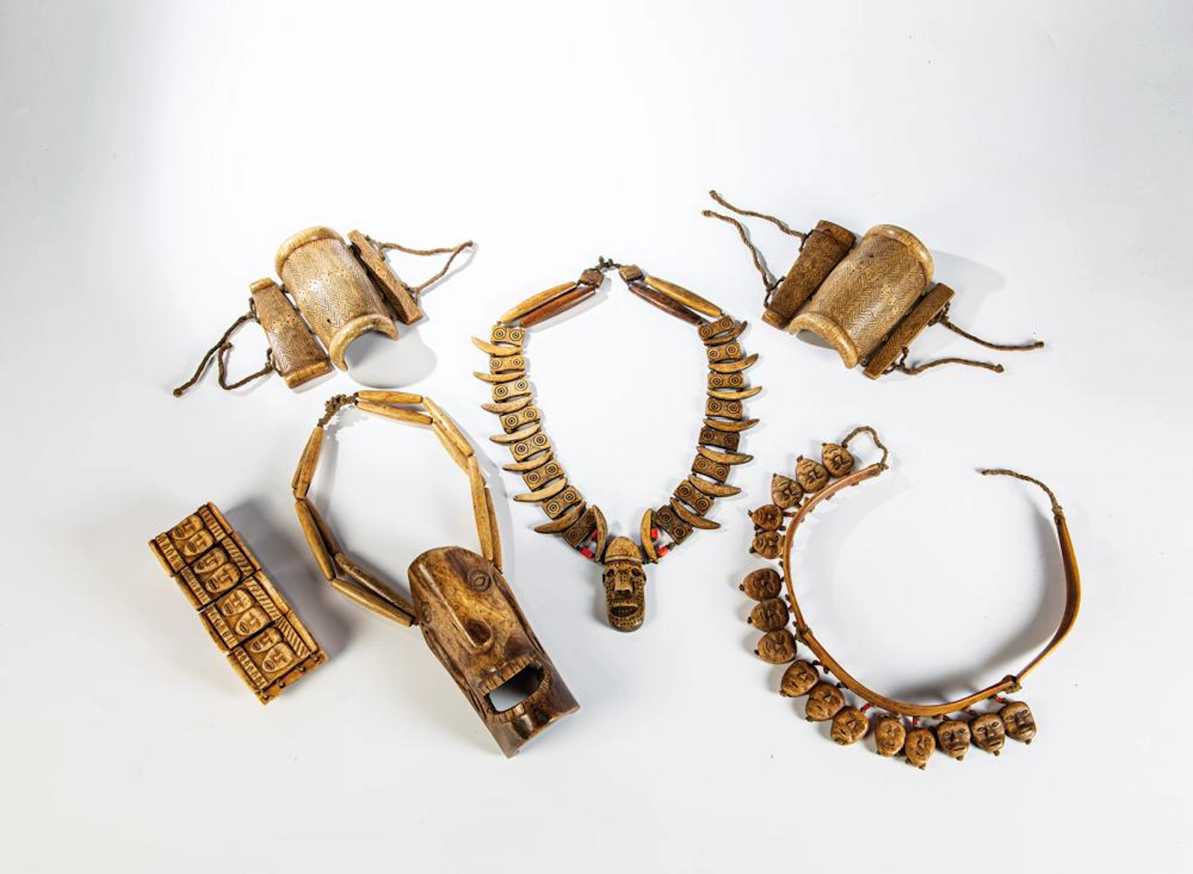 Fünfteiliges Schmuck-Konvolut