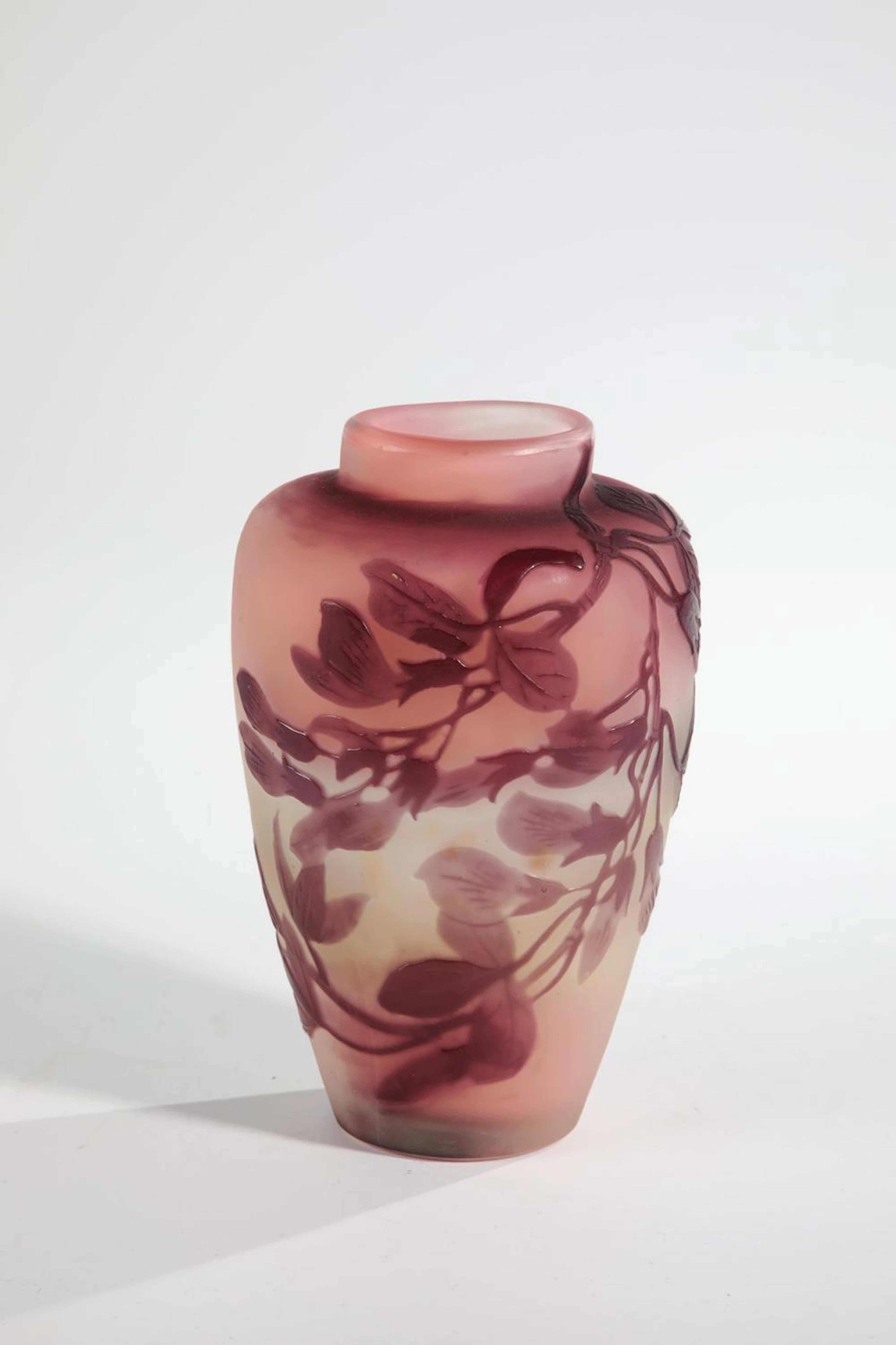 Kleine Vase mit Glyzinie