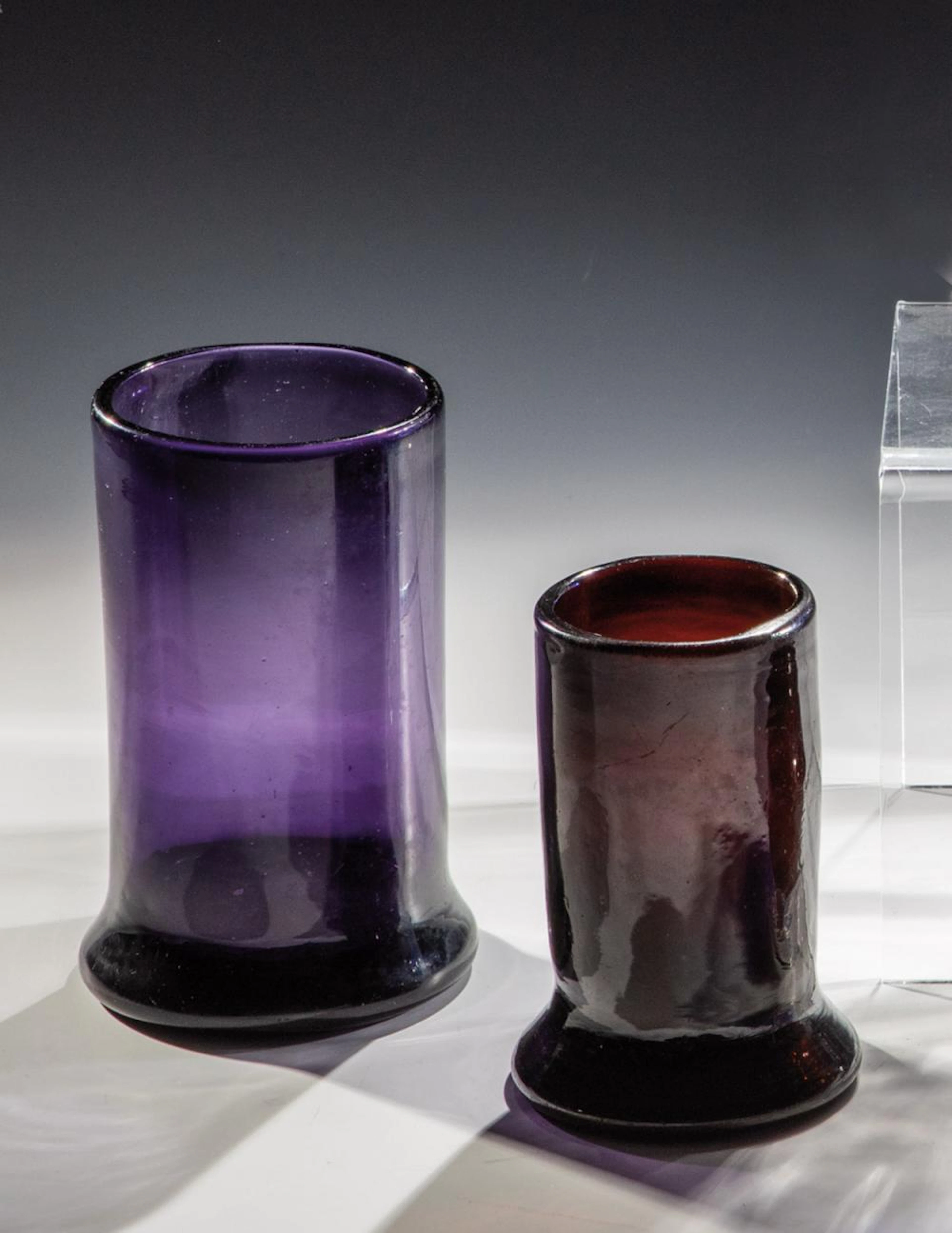 Zwei Glasgefäße