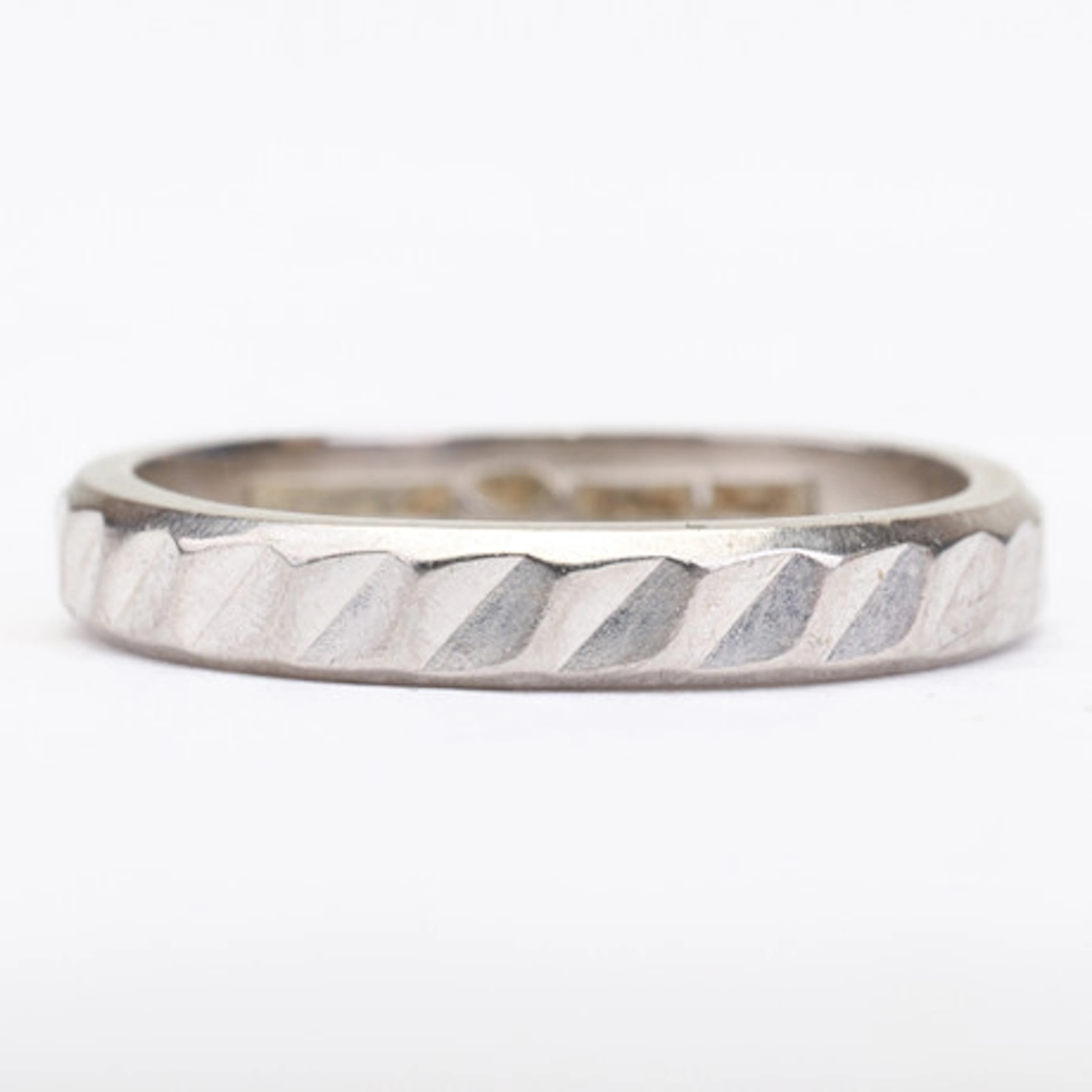 VITGULDSRING, 18k, ca 3,36 gram.