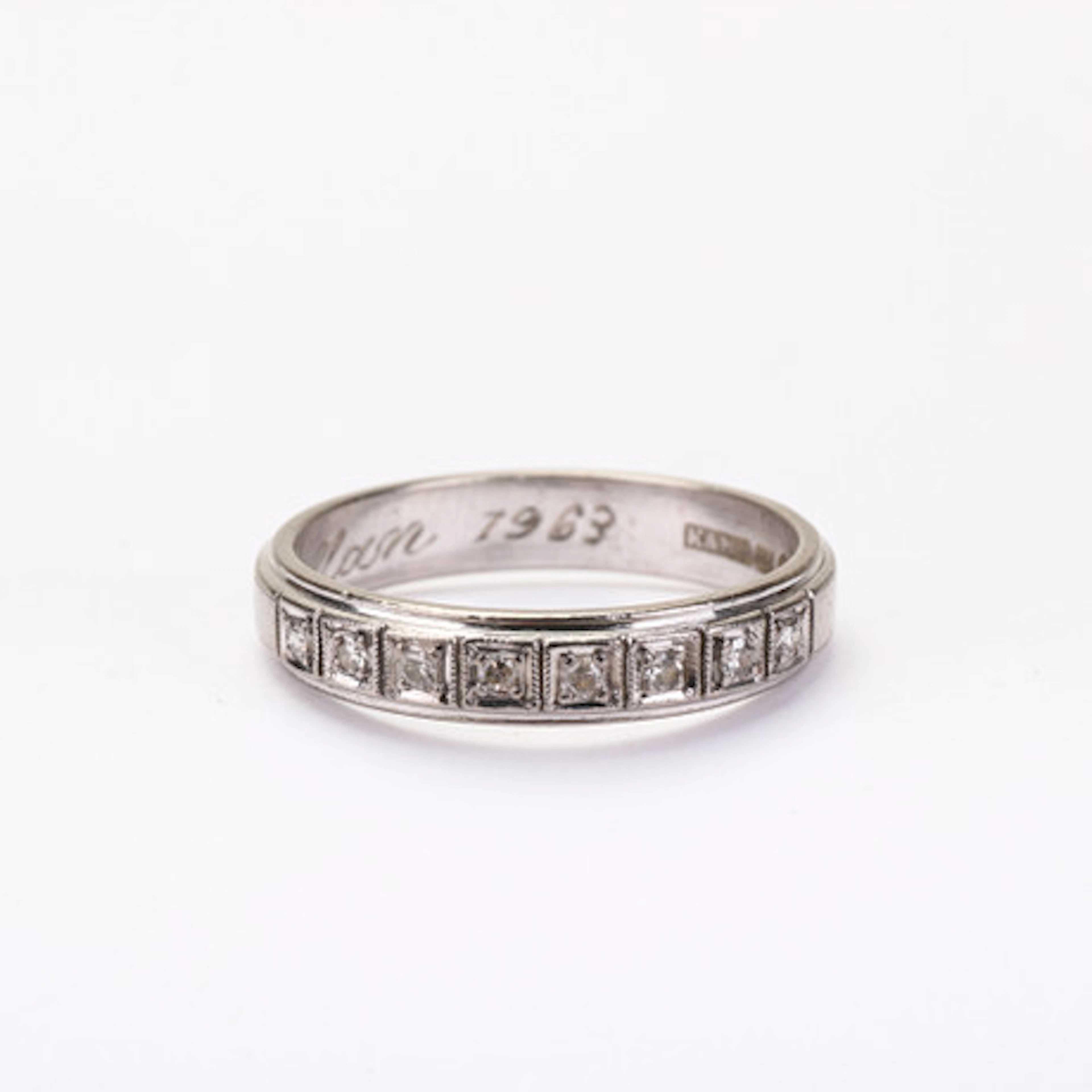 RING, 18k, 8 st diamanter, vitguld, 3,88 g…
