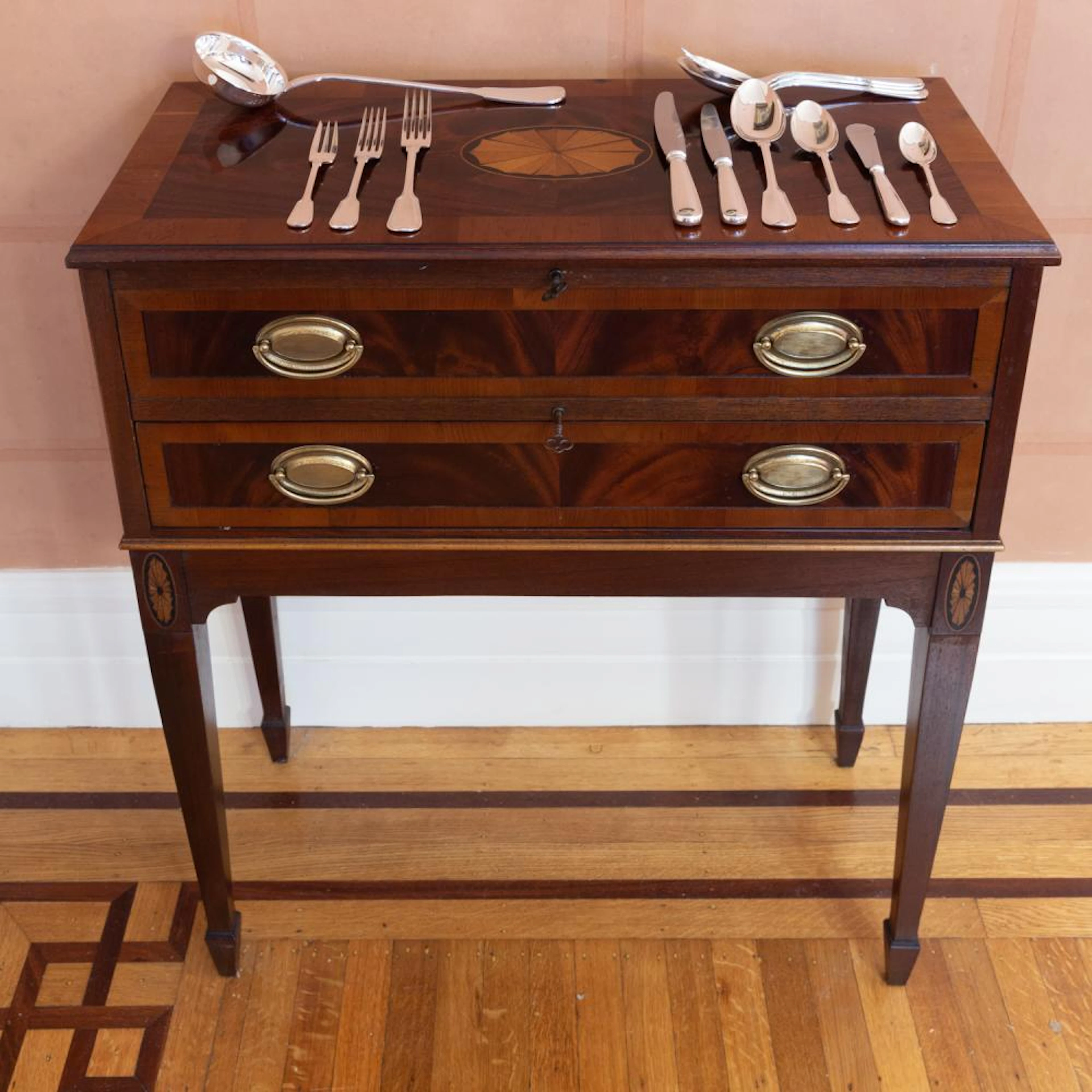 A CANTEEN OF CONTINENTAL SILVER (800) CUTLERY IN FIDDLE AND THREAD PATTER