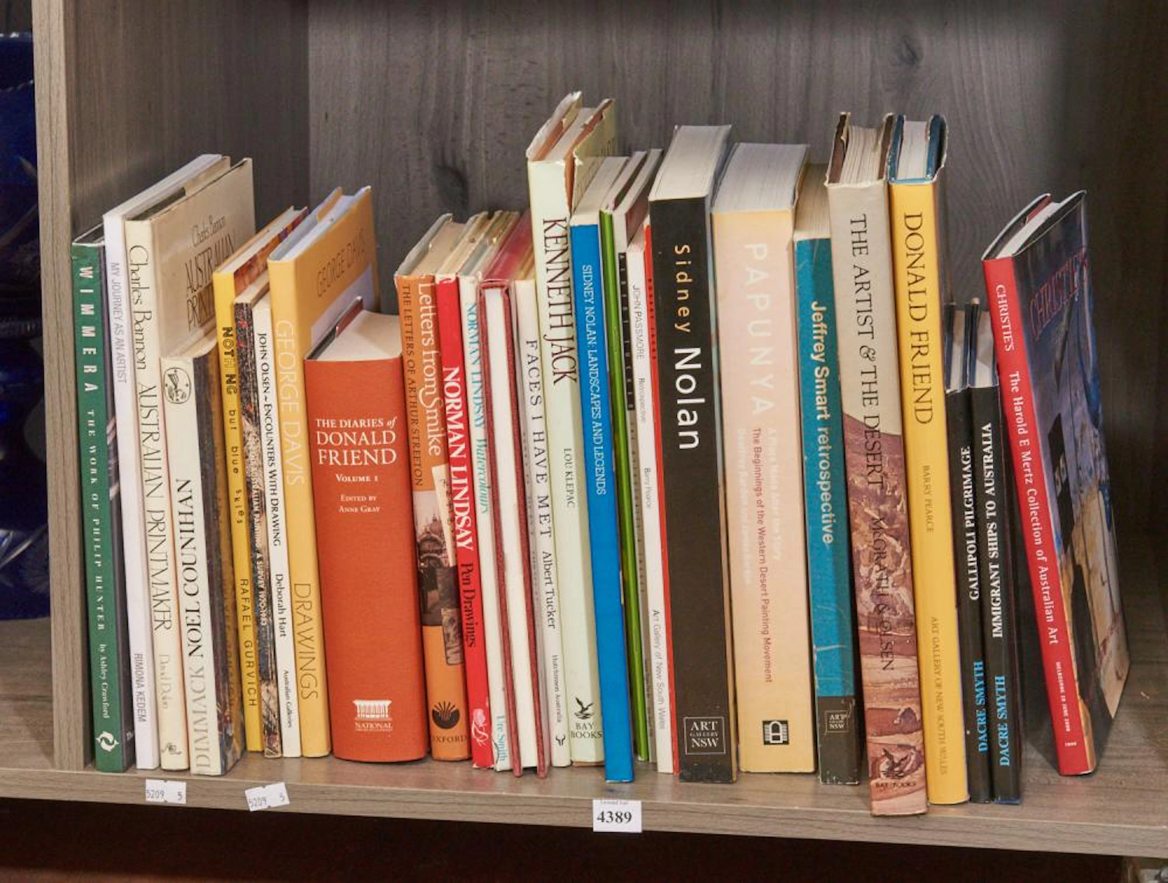 A SHELF OF AUSTRALIAN ART REFERENCE INCLUDING PAPUNYA