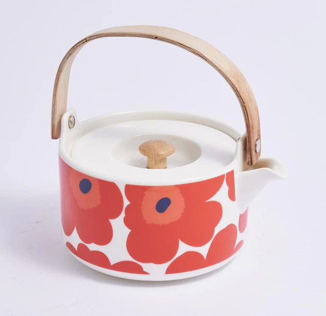A MARIMEKKO UNIKKO TEAPOT WITH STRAINER AND DESIGN BY MAIJA ISOLA H.17CM