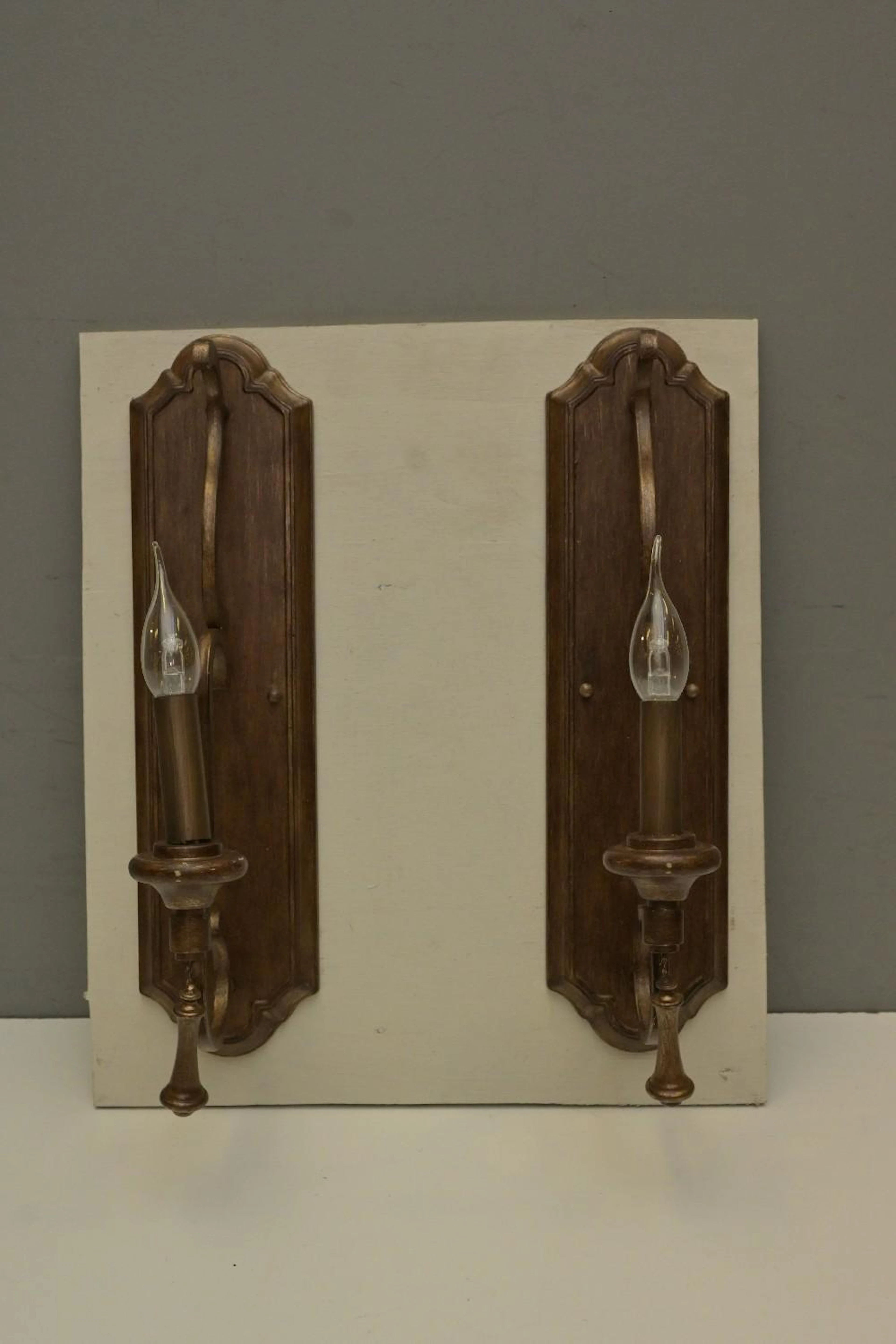 A PAIR OF TRADITIONAL WALL SCONCES (53H CM) (LEONARD JOEL DELIVERY SIZE: MEDIUM)