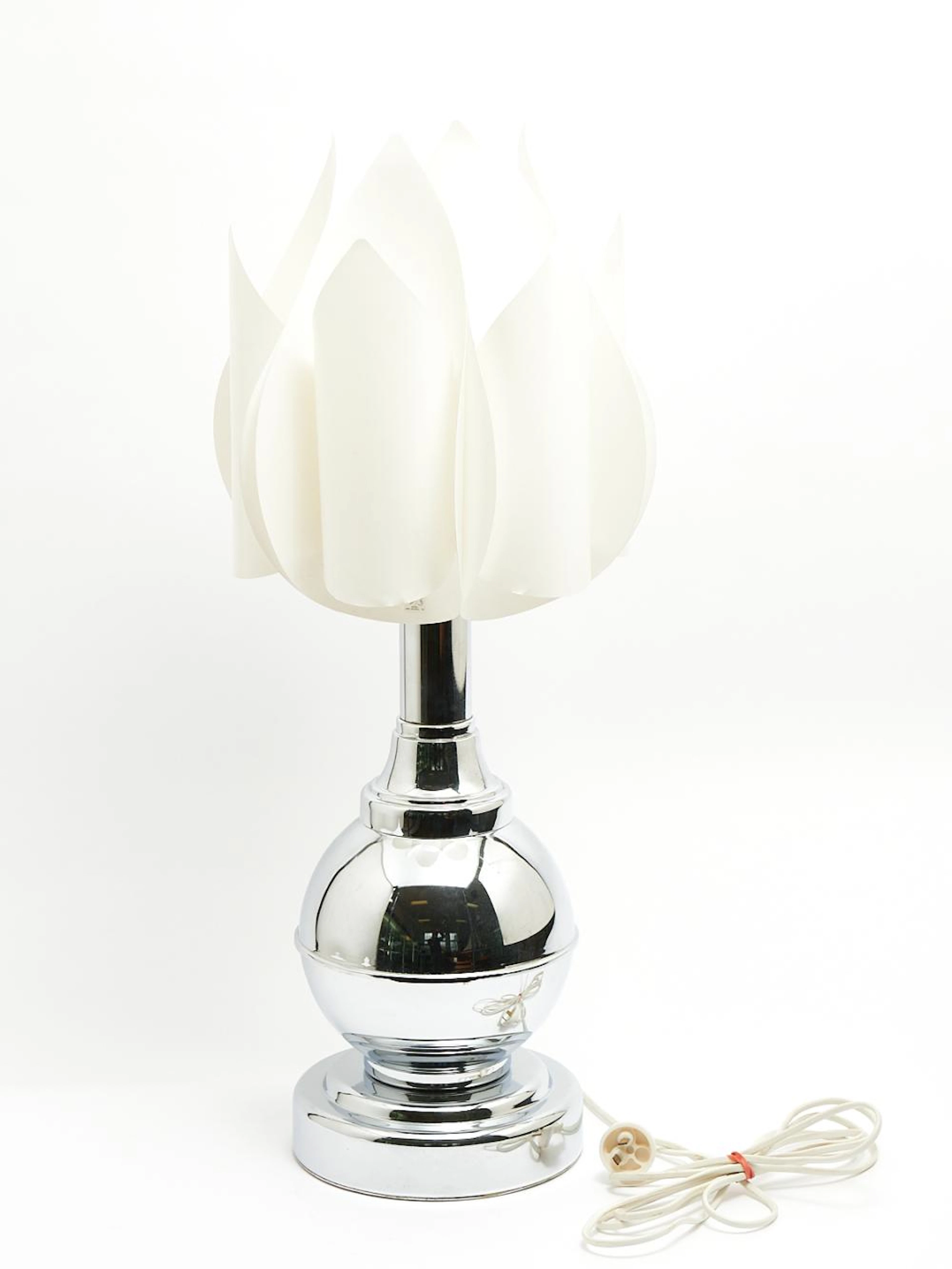 AN ARTICHOKE LAMP WITH CHROME STYLE FINISH H.90CM
