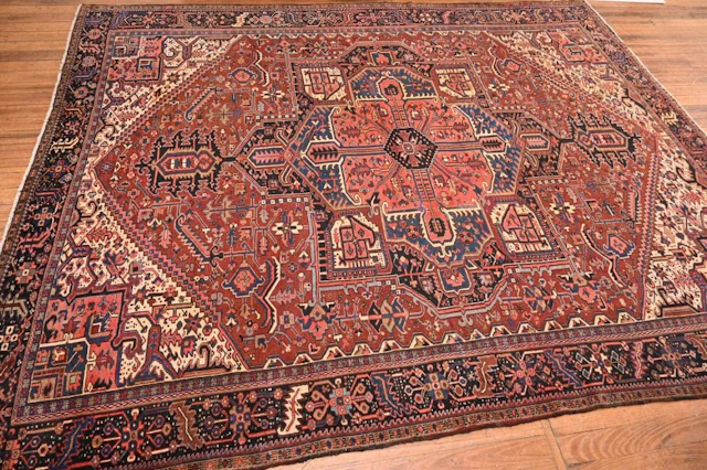 AN ORIGINAL ANTIQUE HERIZ CARPET EX-GALLERY CARPET