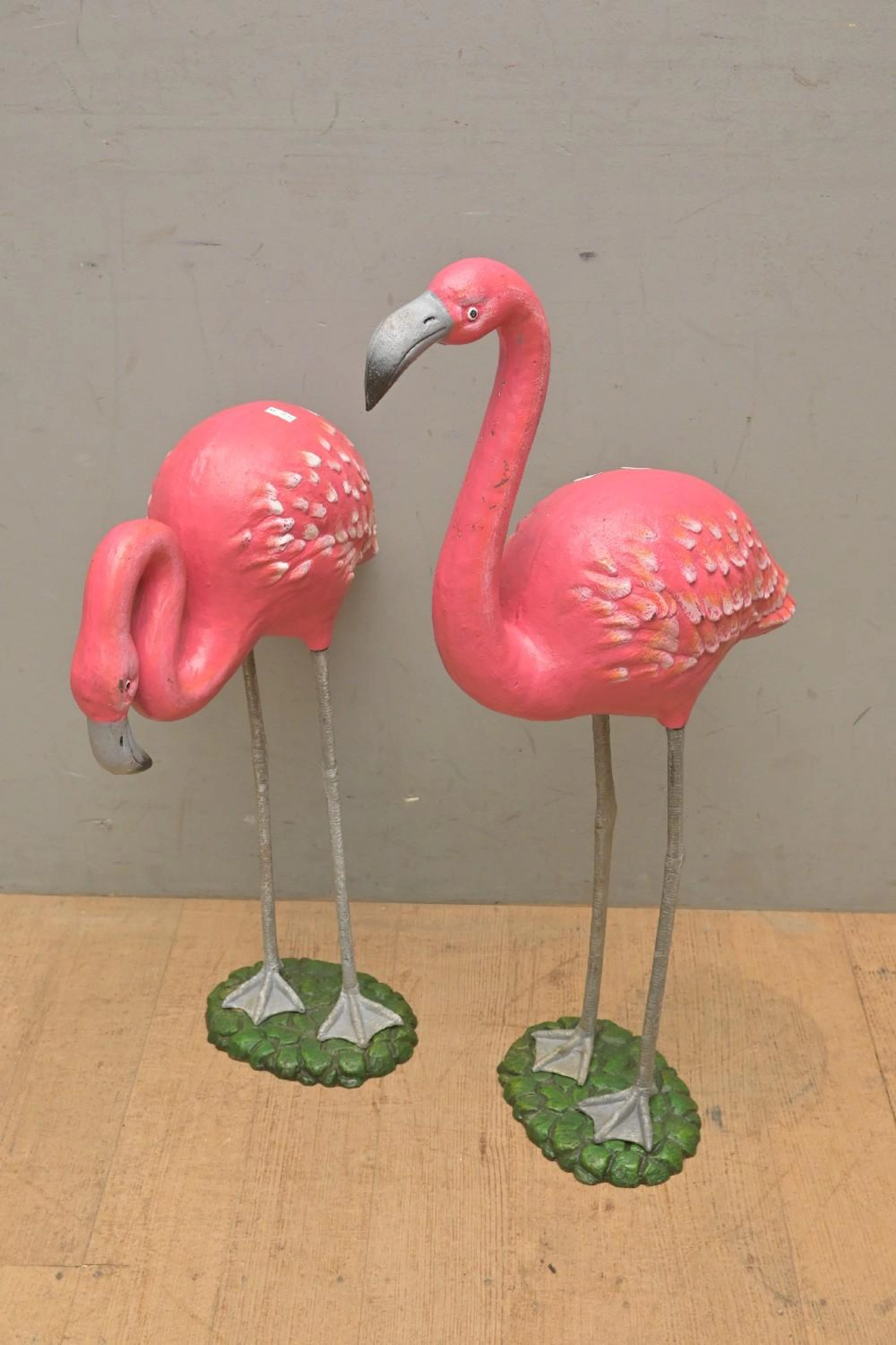 A PAIR OF CAST METAL FLAMINGOS (73H CM) (LEONARD JOEL DELIVERY SIZE: LARGE)