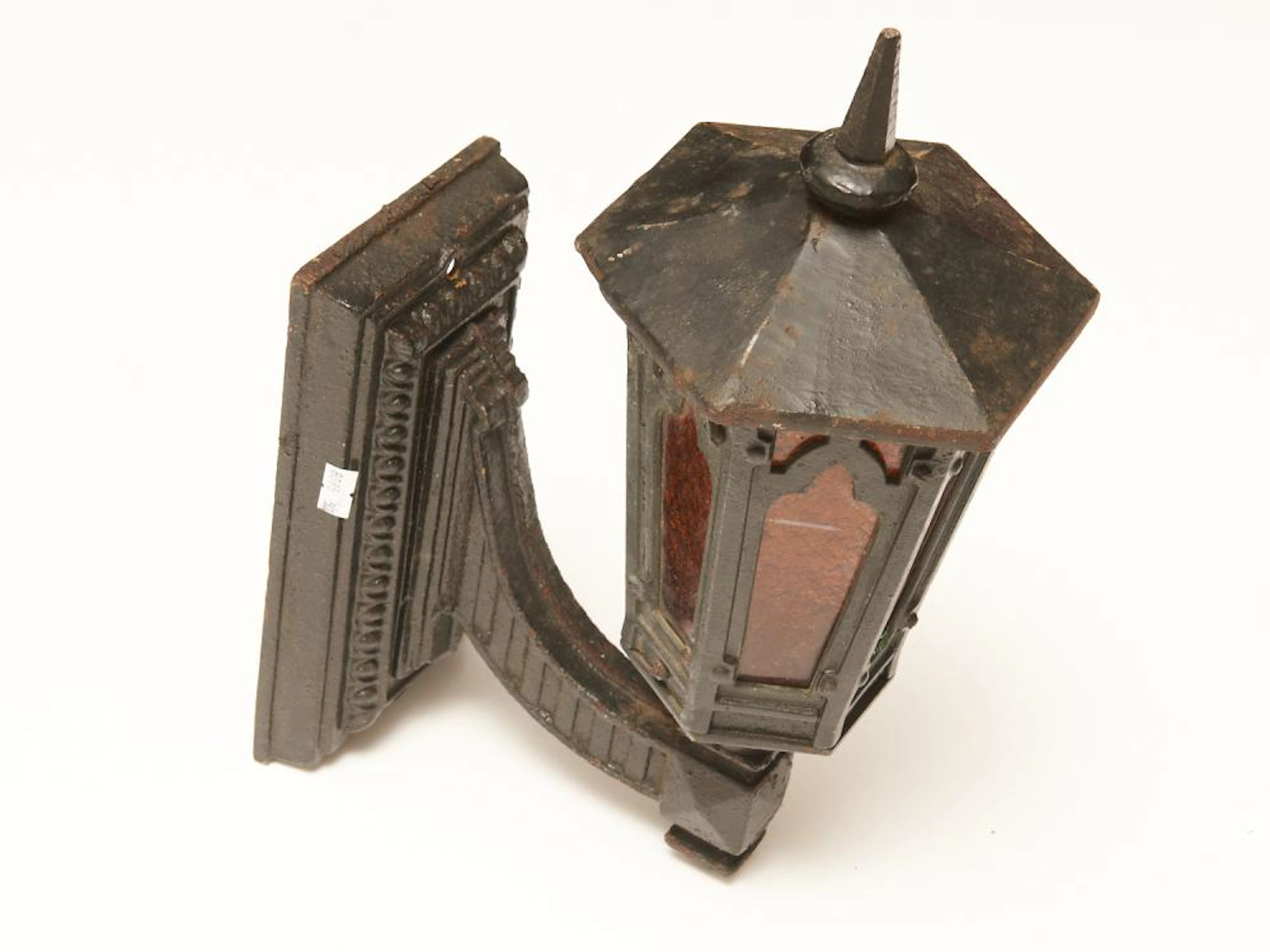 A CAST IRON GOTHIC INSPIRED WALL SCONCE H.35CM