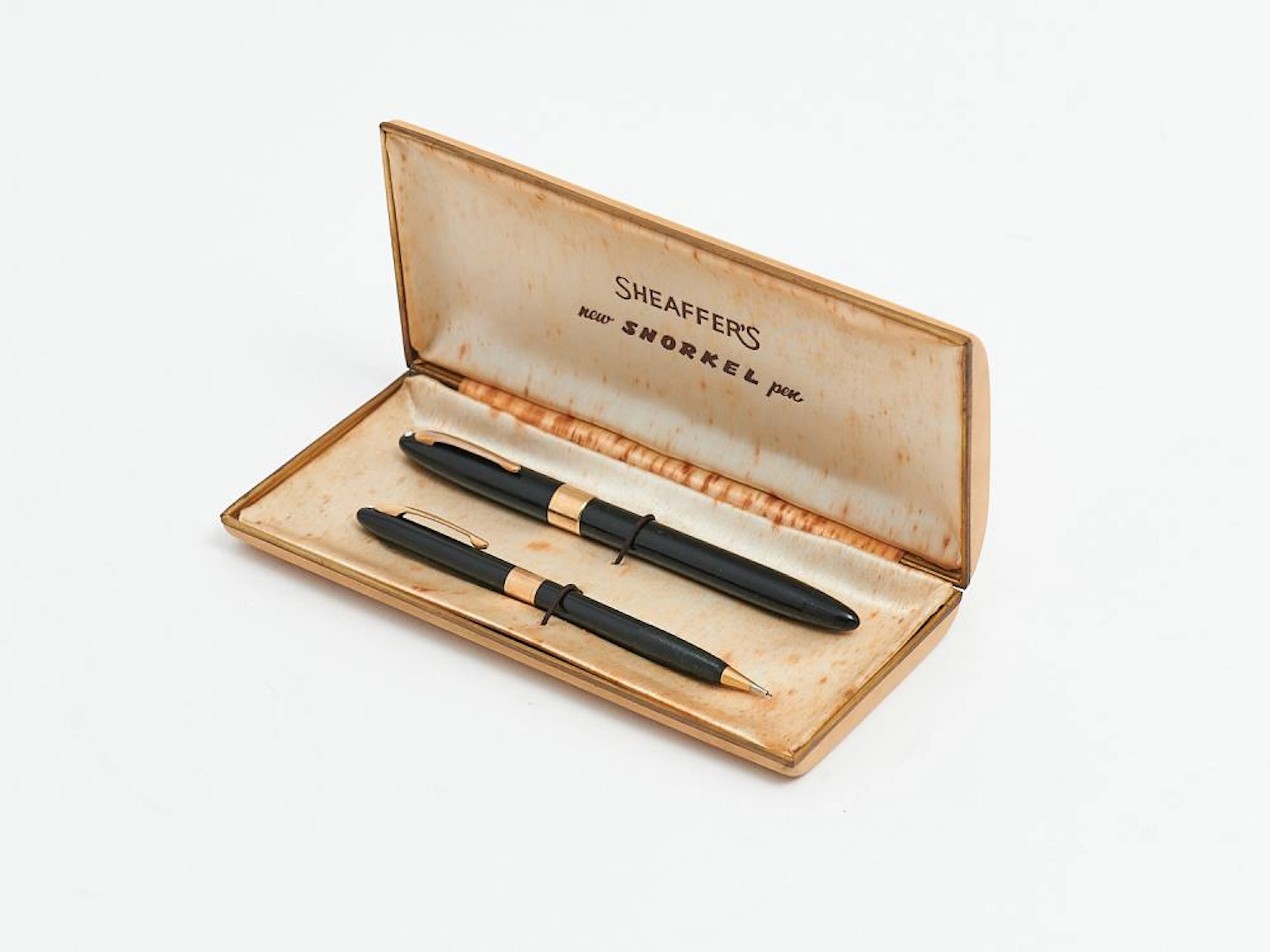 A VINTAGE BOXED SHEAFFERS SNORKEL FOUNTAIN PEN WITH 14 CT...