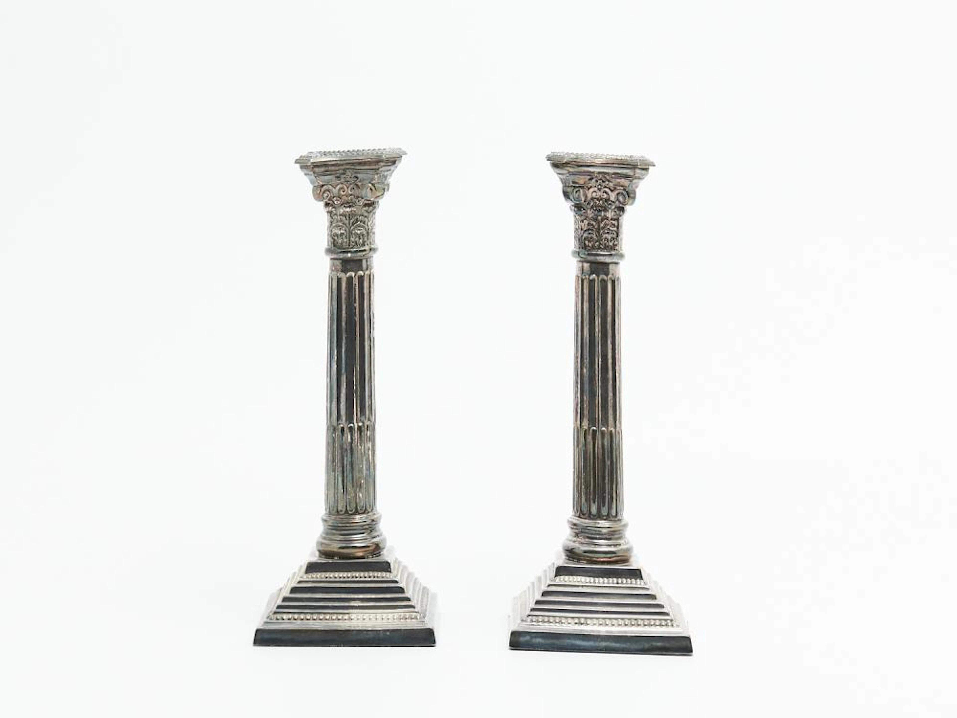 A PAIR OF ENGLISH SILVER PLATE CORINTHIAN COLUMN CANDELSTICKS