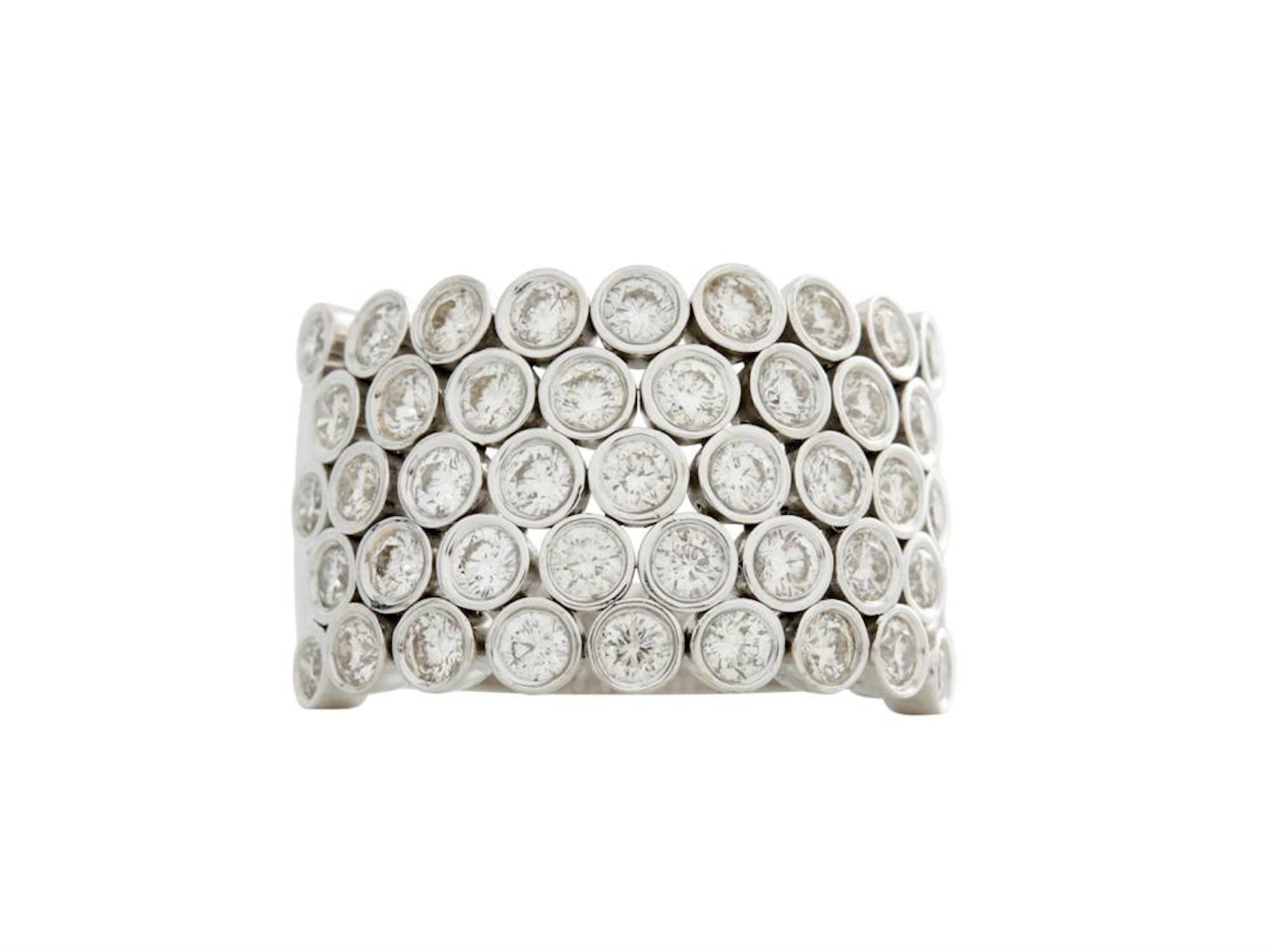 18CT WHITE GOLD AND DIAMOND RING