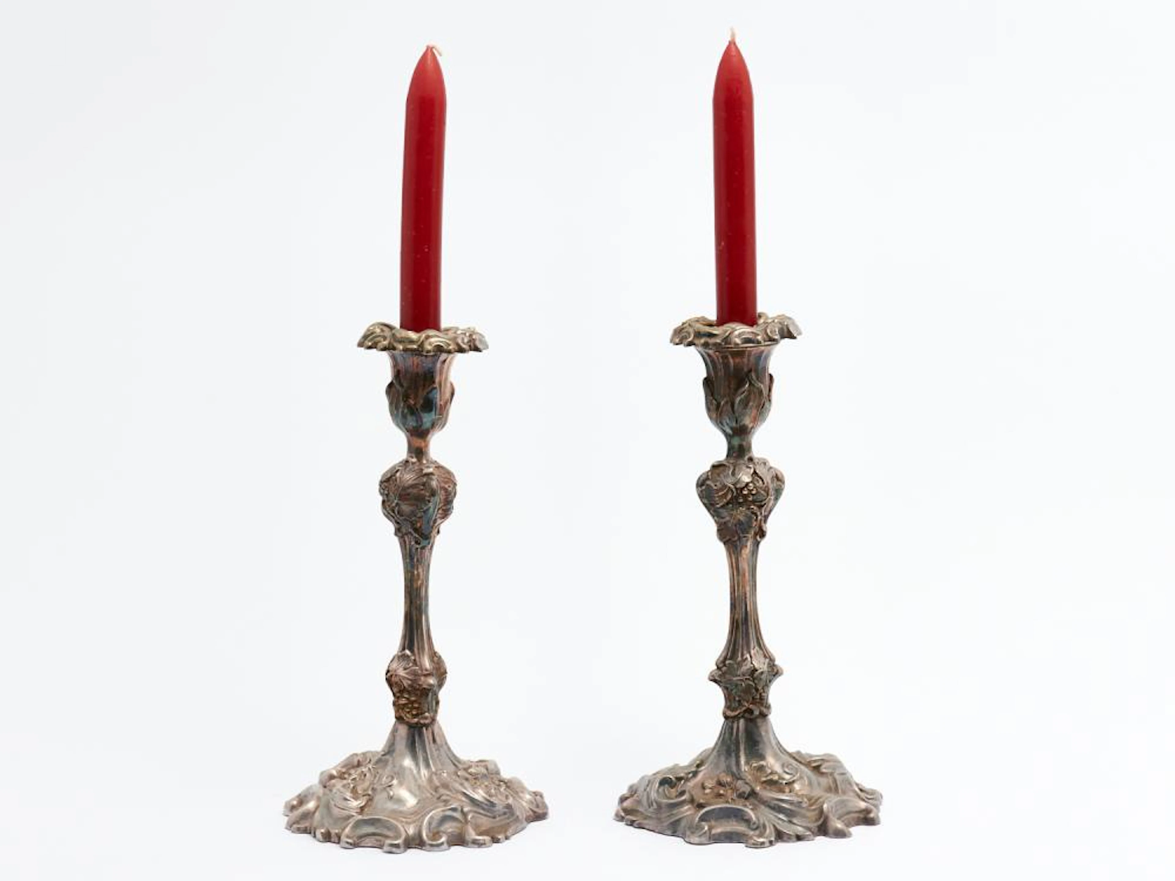 A PAIR OF SILVER PLATE CANDELSTICKS H.25.5CM, md