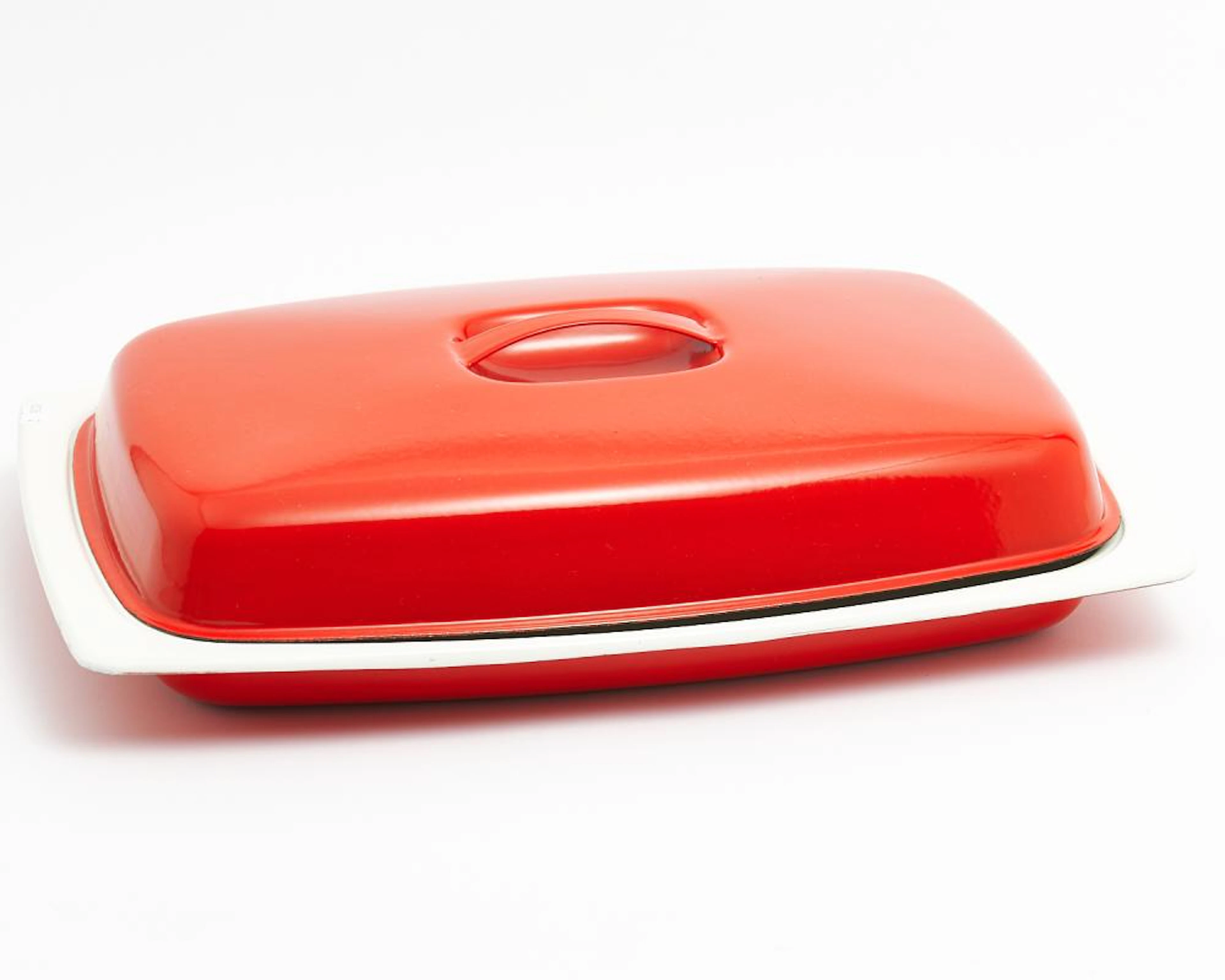 A 1960S FINNISH ENAMEL BAKING DISH WITH LID BY KAJ FRANCK...