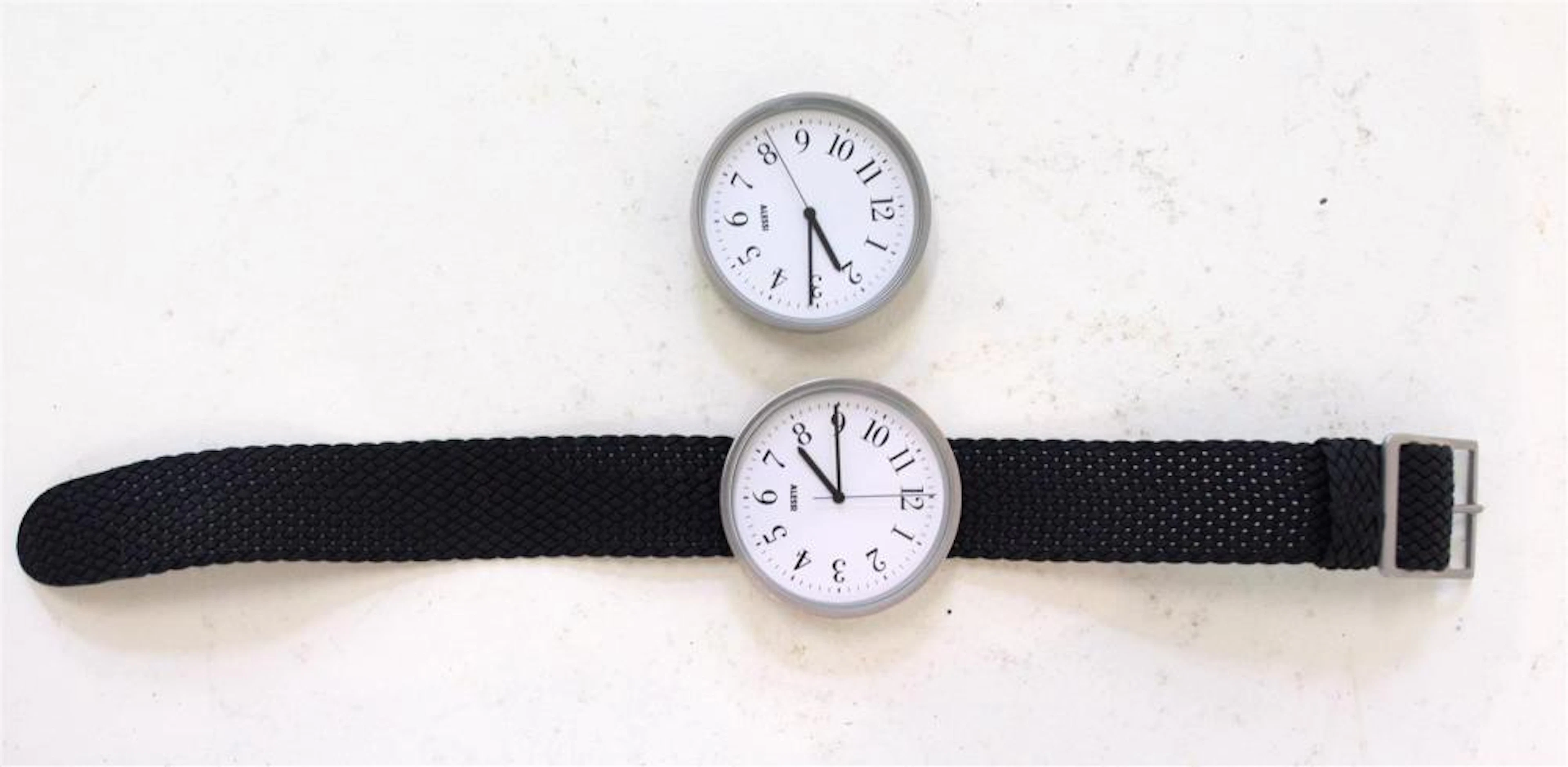 AN ALESSI WATCH BY ACHILLE GASTIGLIONE WITH SPARE WATCH FACE