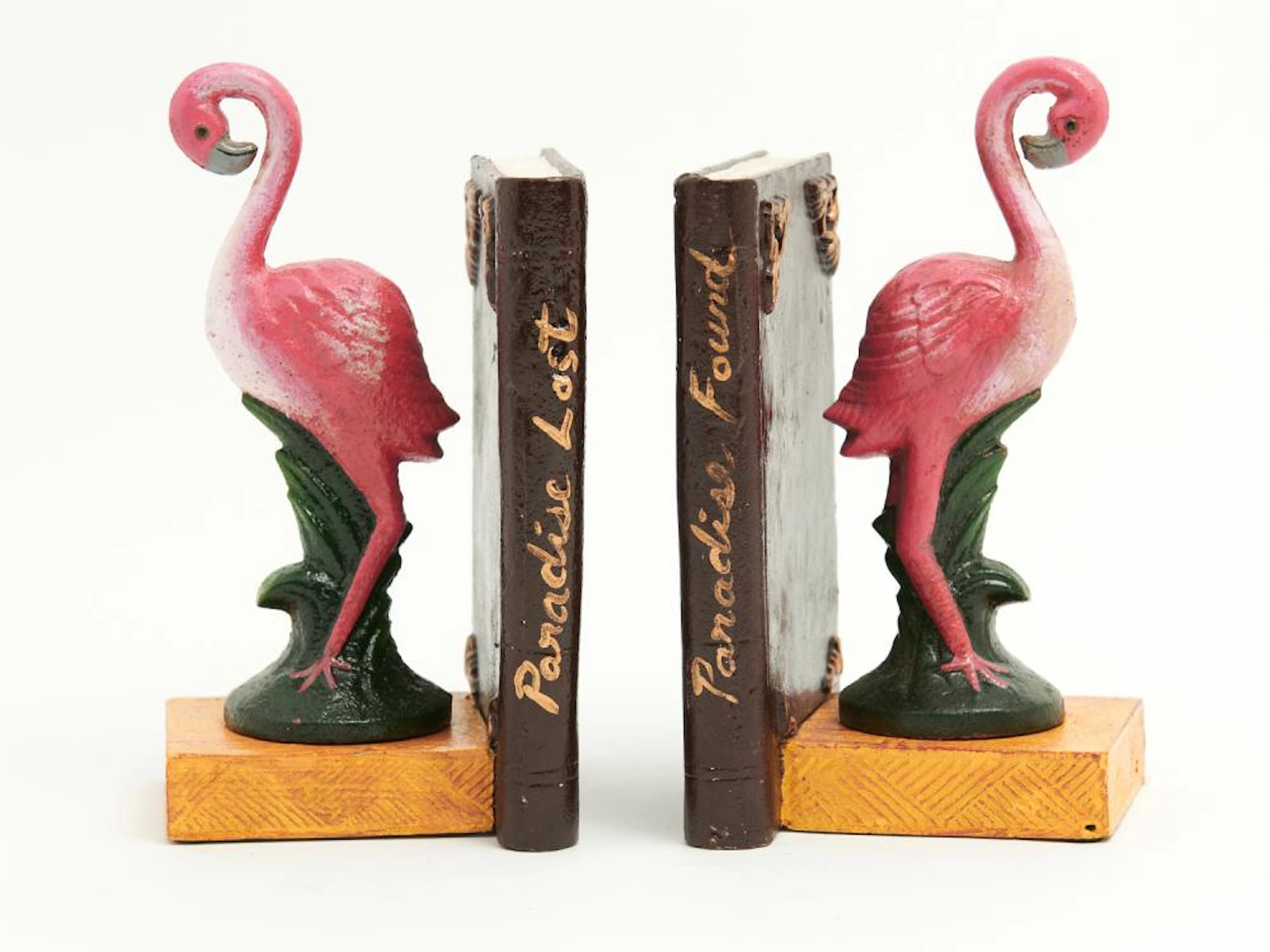 A PAIR OF CAST IRON FLAMINGO-FORM BOOK ENDS H.22CM