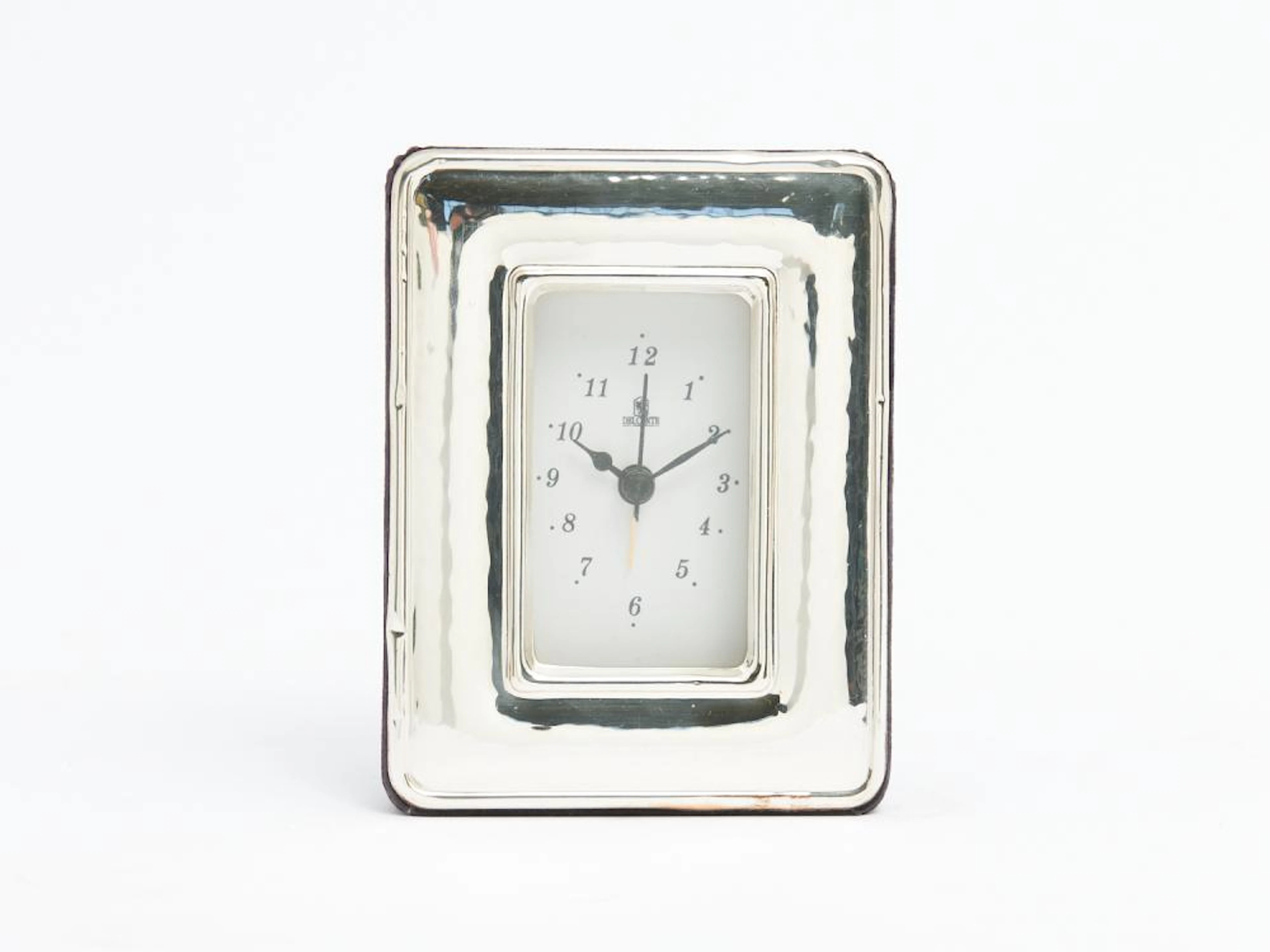 A STERLING SILVER MOUNTED FRENCH DEL CONTE BATTERY OPERATED DESK CLOCK H.12.5CM