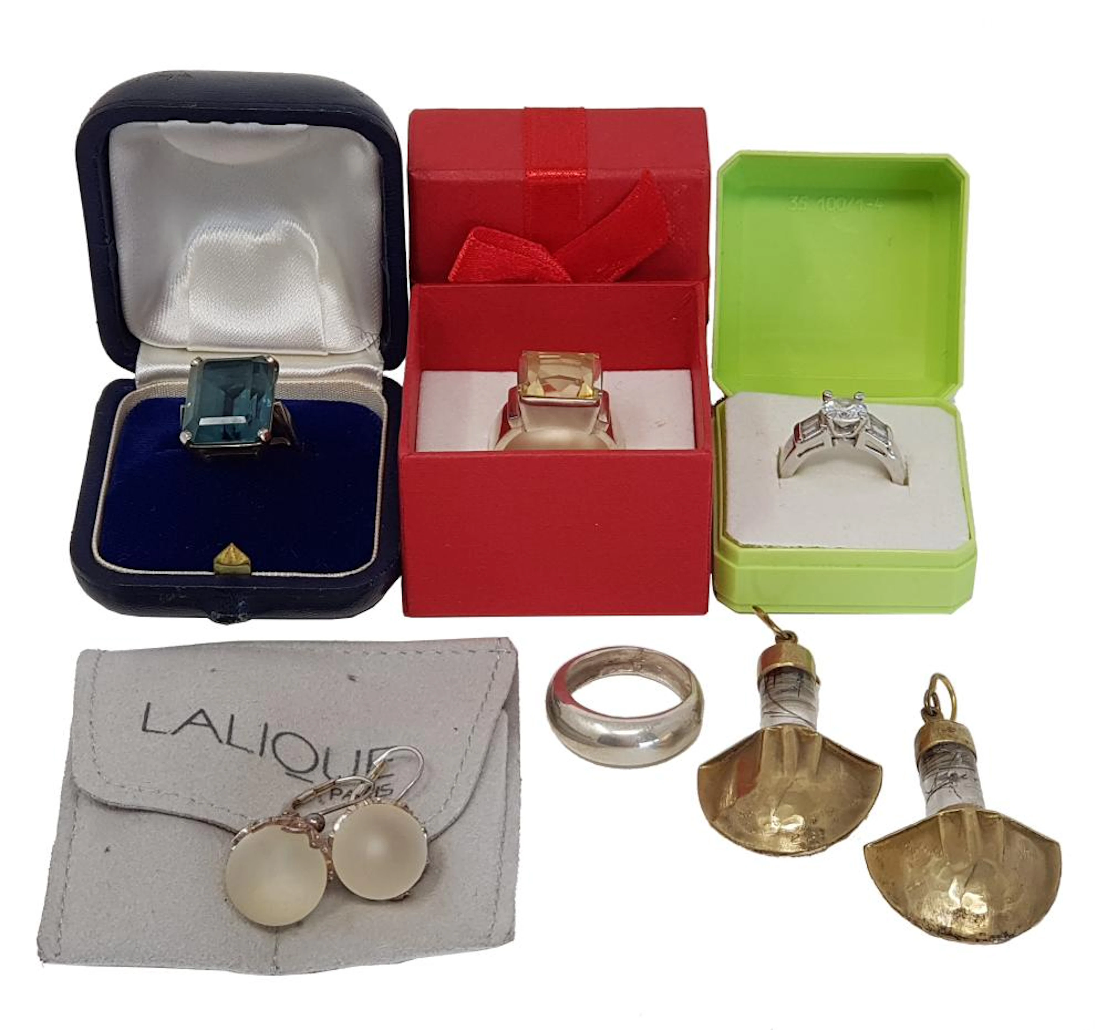 Lot of jewellery including two pairs of earrings