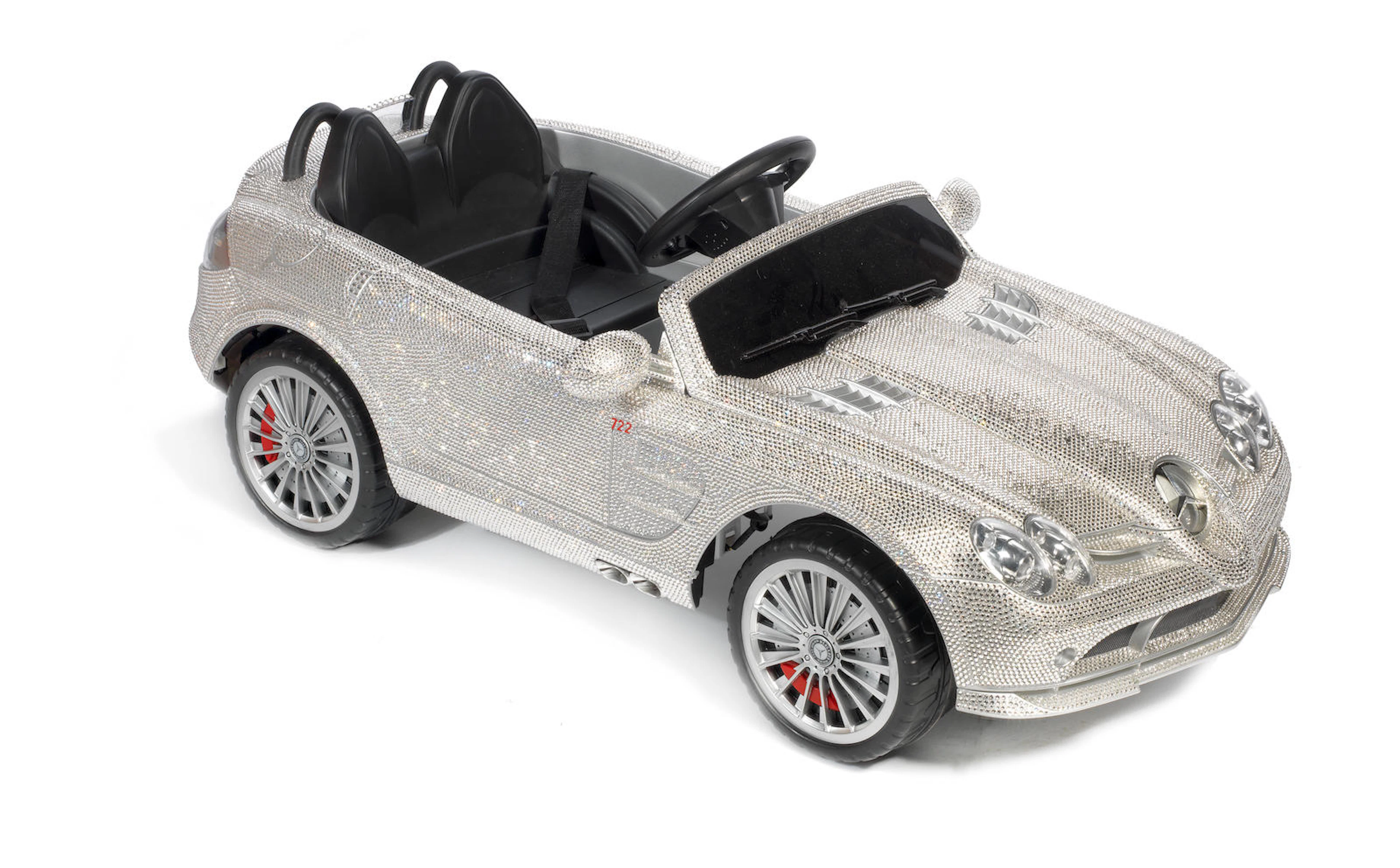 Voiture pour enfant Mercedes-Benz SLR McLaren 722 S à moteur électrique réalisée sur commande spéciale par Akai et incrustée de cristaux Swarovski,