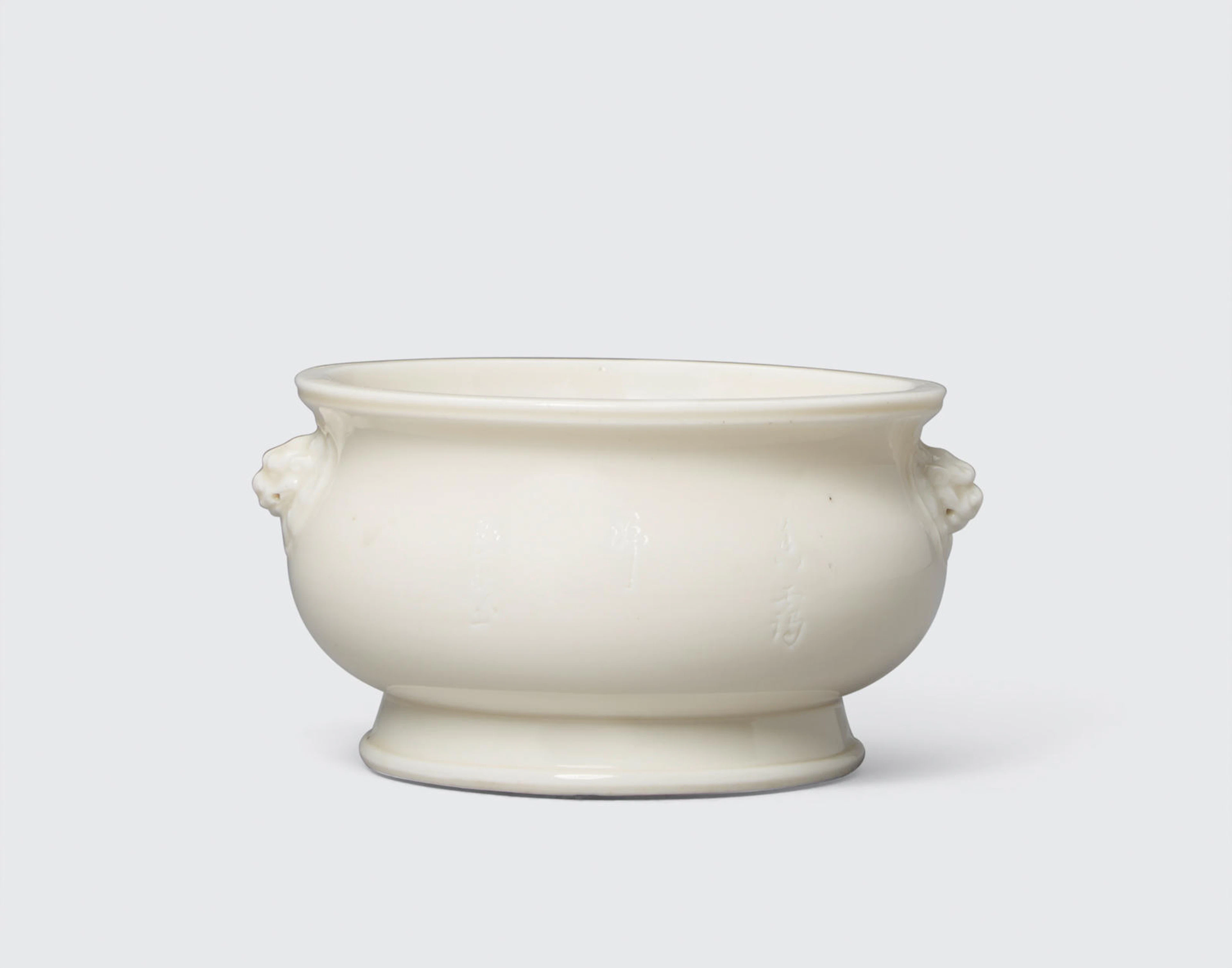 An inscribed Dehua porcelain incense burner 17th/18th century