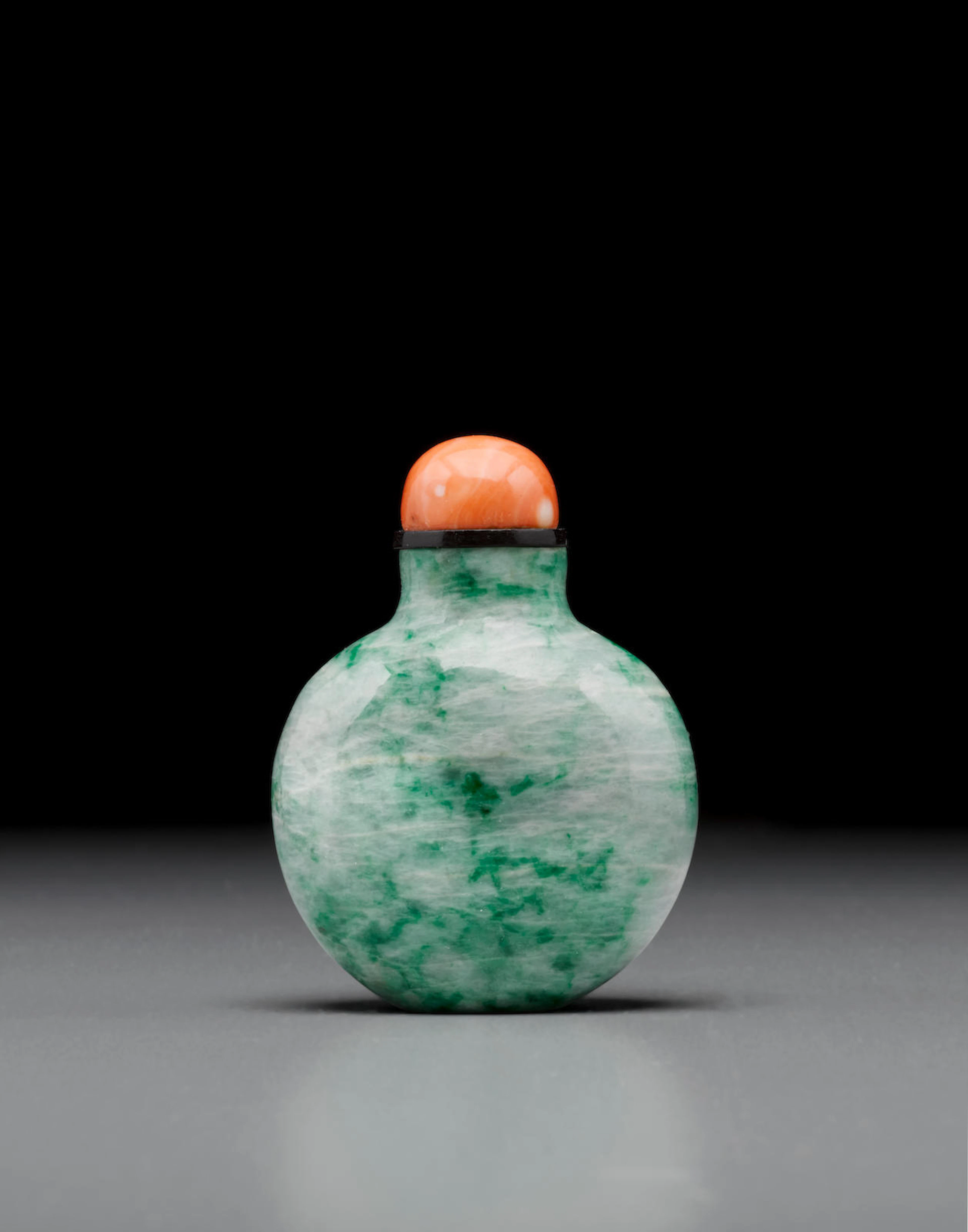 A mottled green jadeite snuff bottle 1850-1920