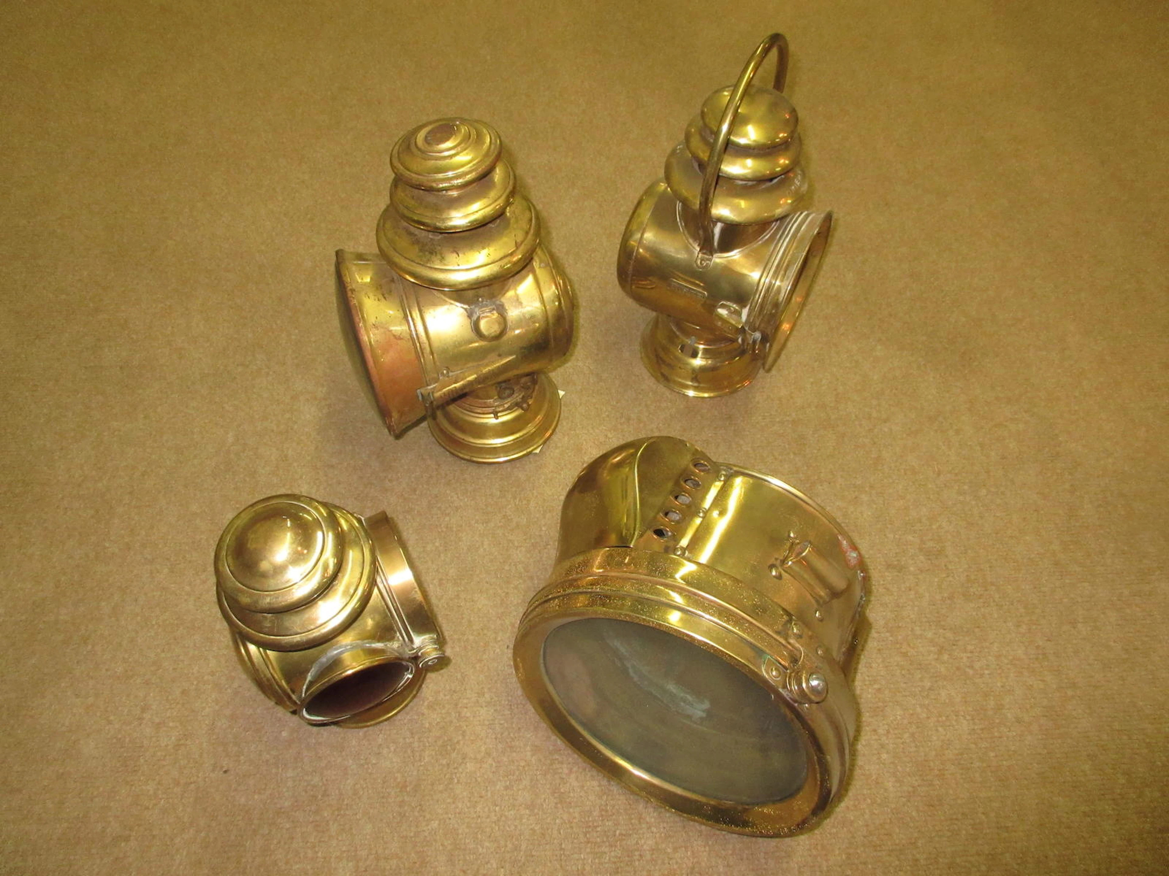 Four brass lamps, (4)