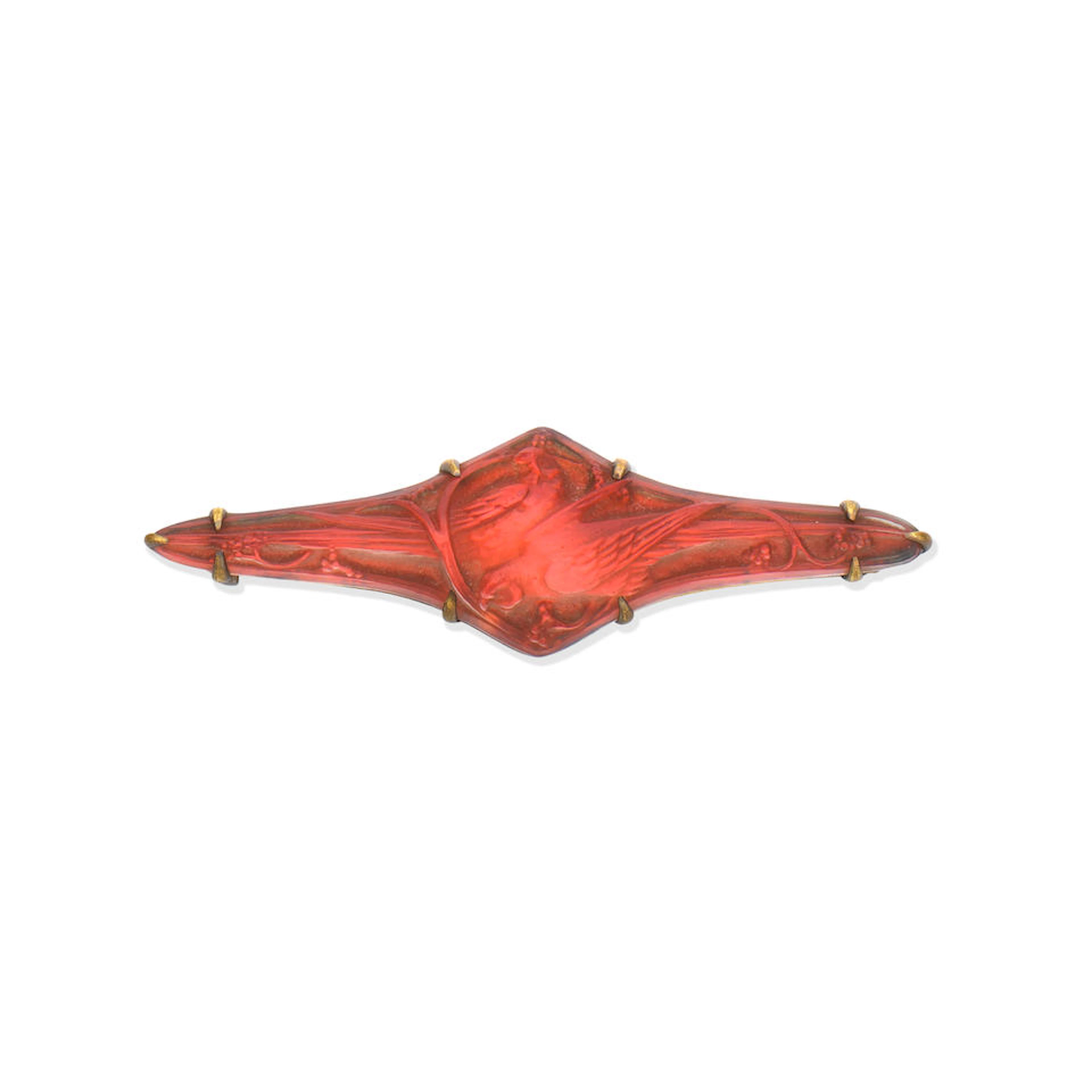 LALIQUE: PâTE DE VERRE 'DEUX FAISANS' BROOCH,