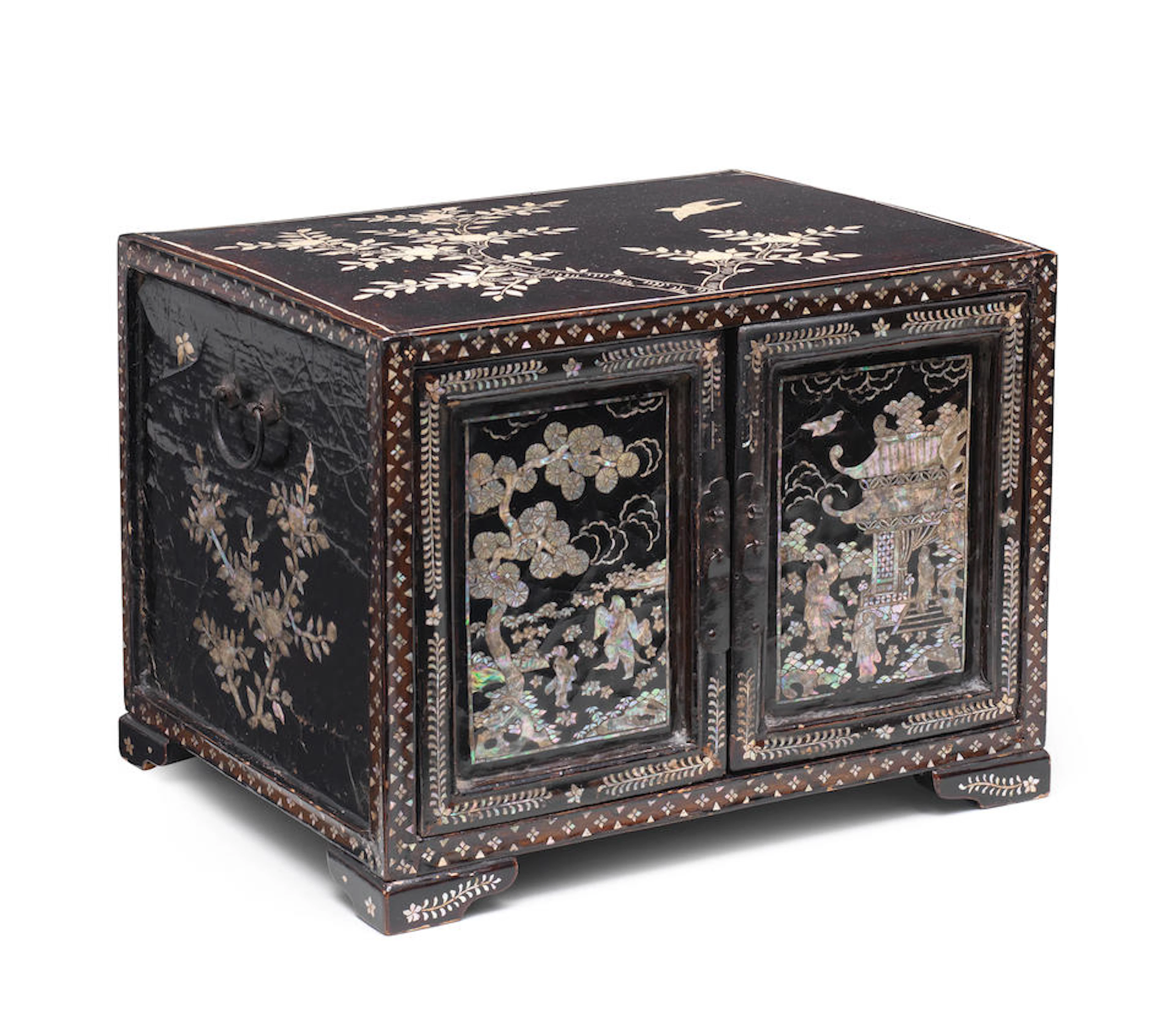 A MOTHER-OF-PEARL-INLAID BLACK LACQUER CABINET 16th/17th century