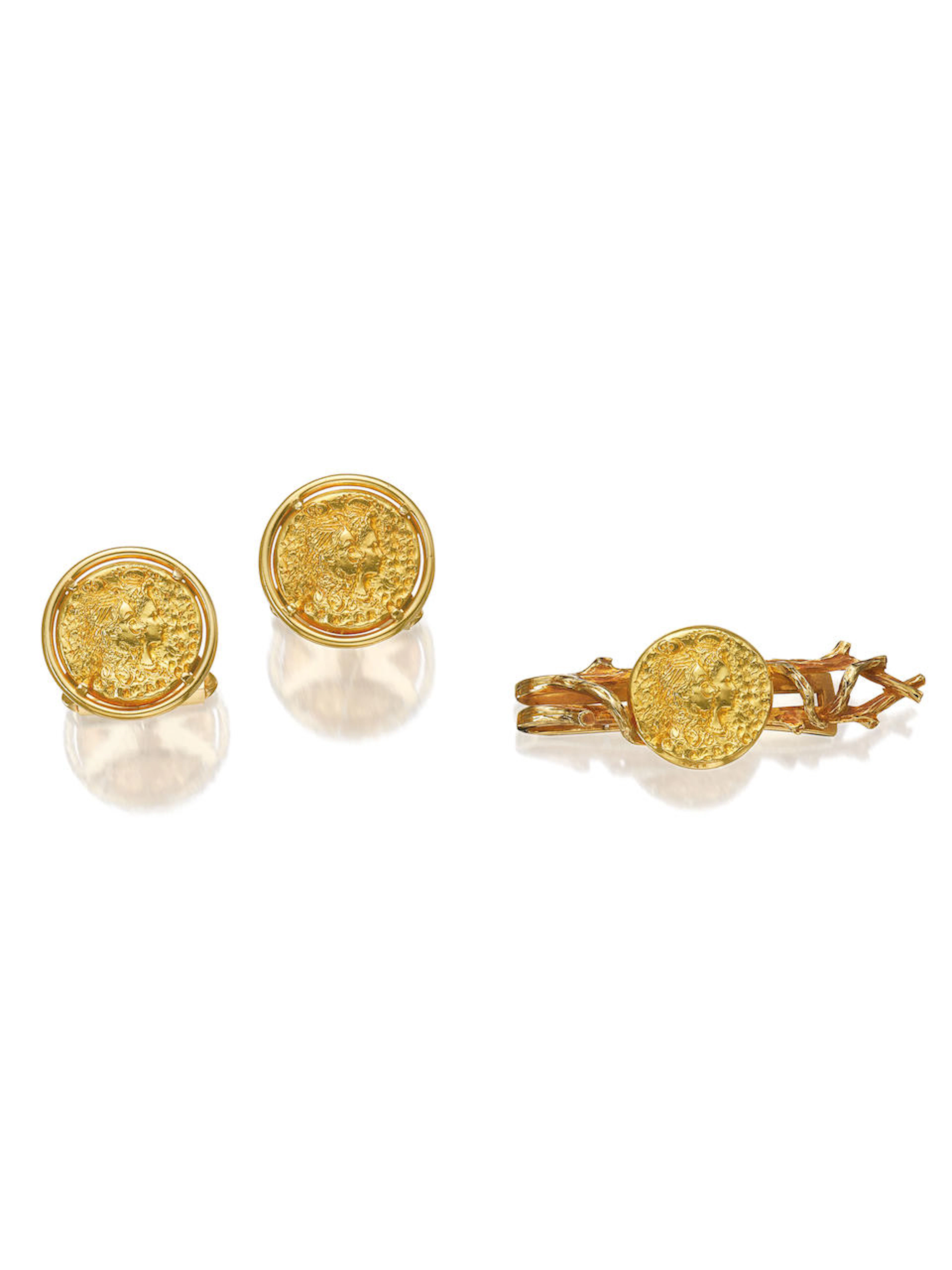 SALVADOR DALÍ FOR PIAGET: A GOLD CUFFLINK AND TIE PIN 'DALÍ D'OR' SET, 1966 (2)