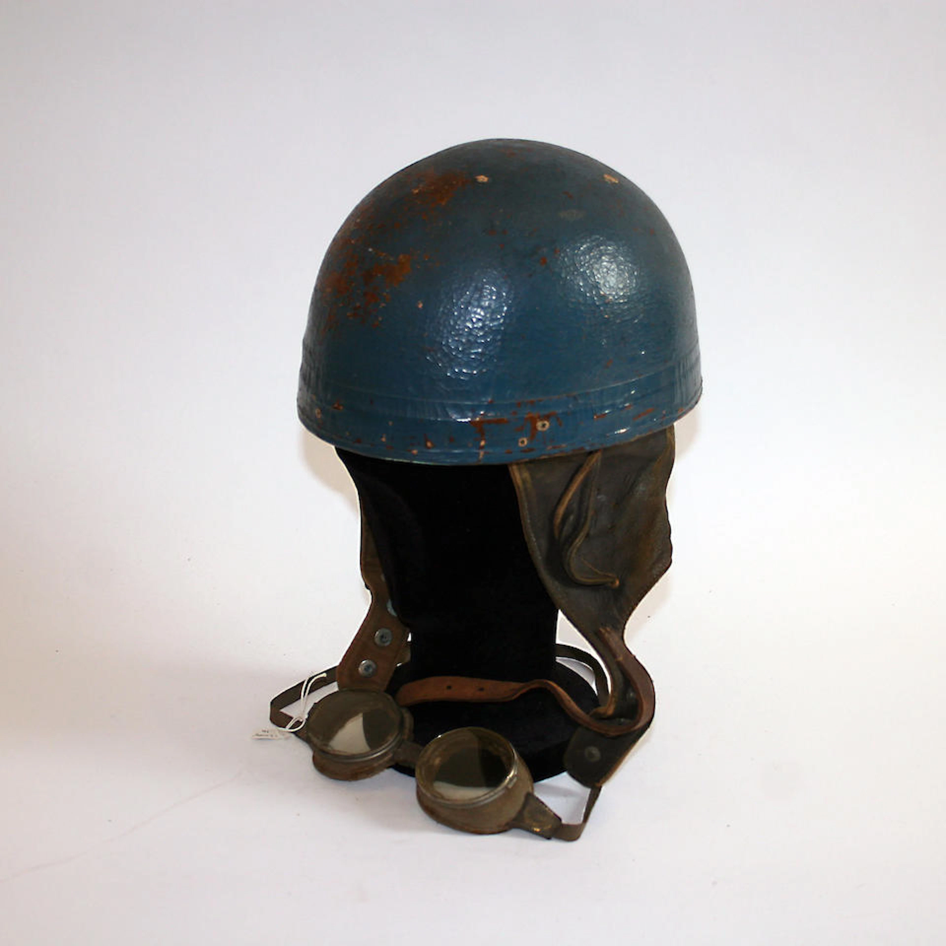 Leo H Davenport: A pudding basin helmet, ((3))