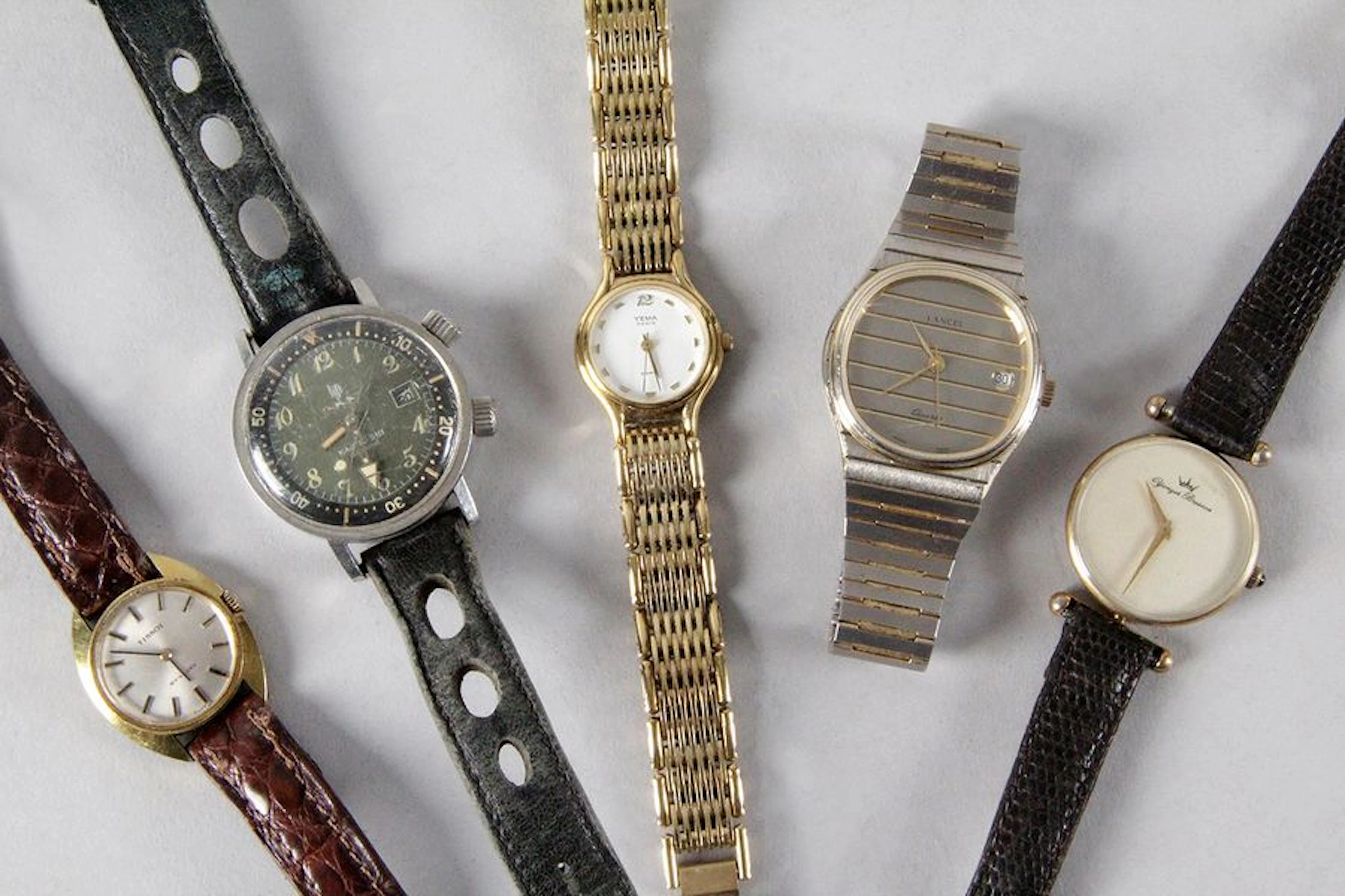 LOT DE QUATRE MONTRES À QUARTZ: - Montre…