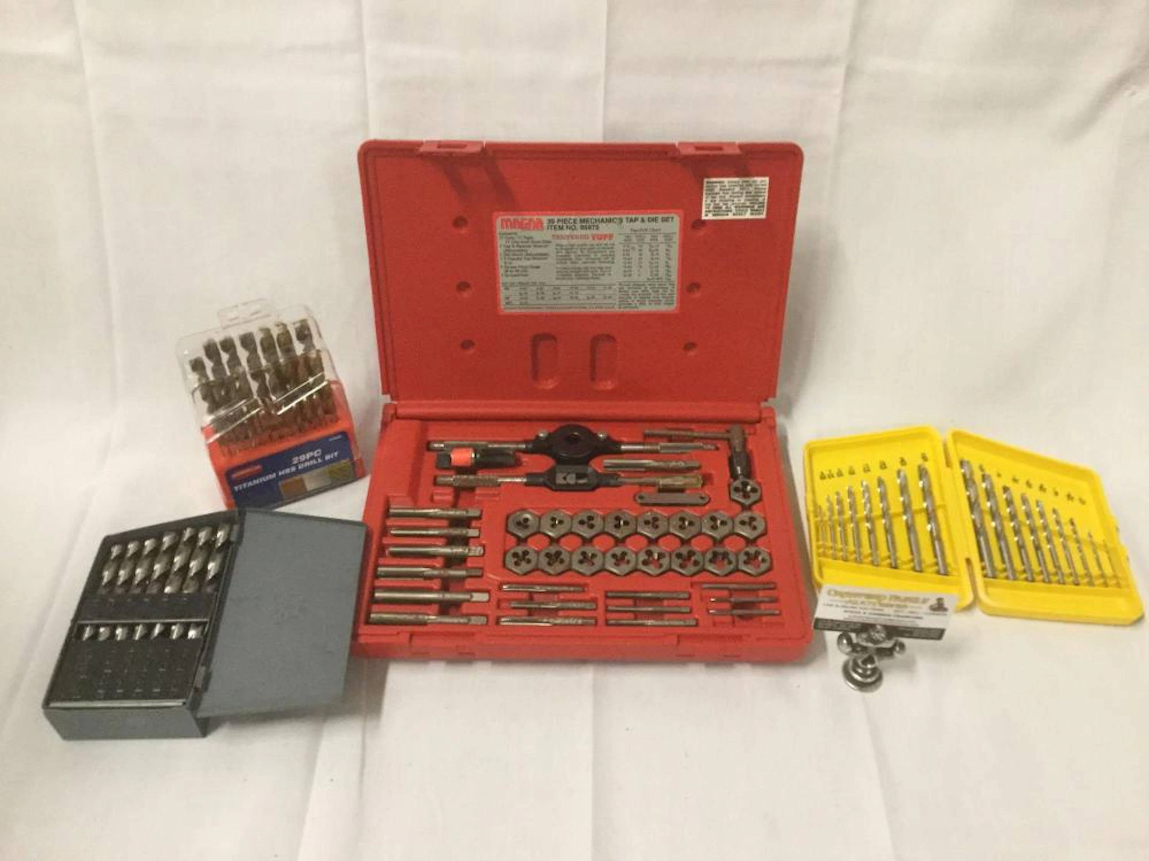 Magna 39 pc tap & die set +3 drill bits set incl