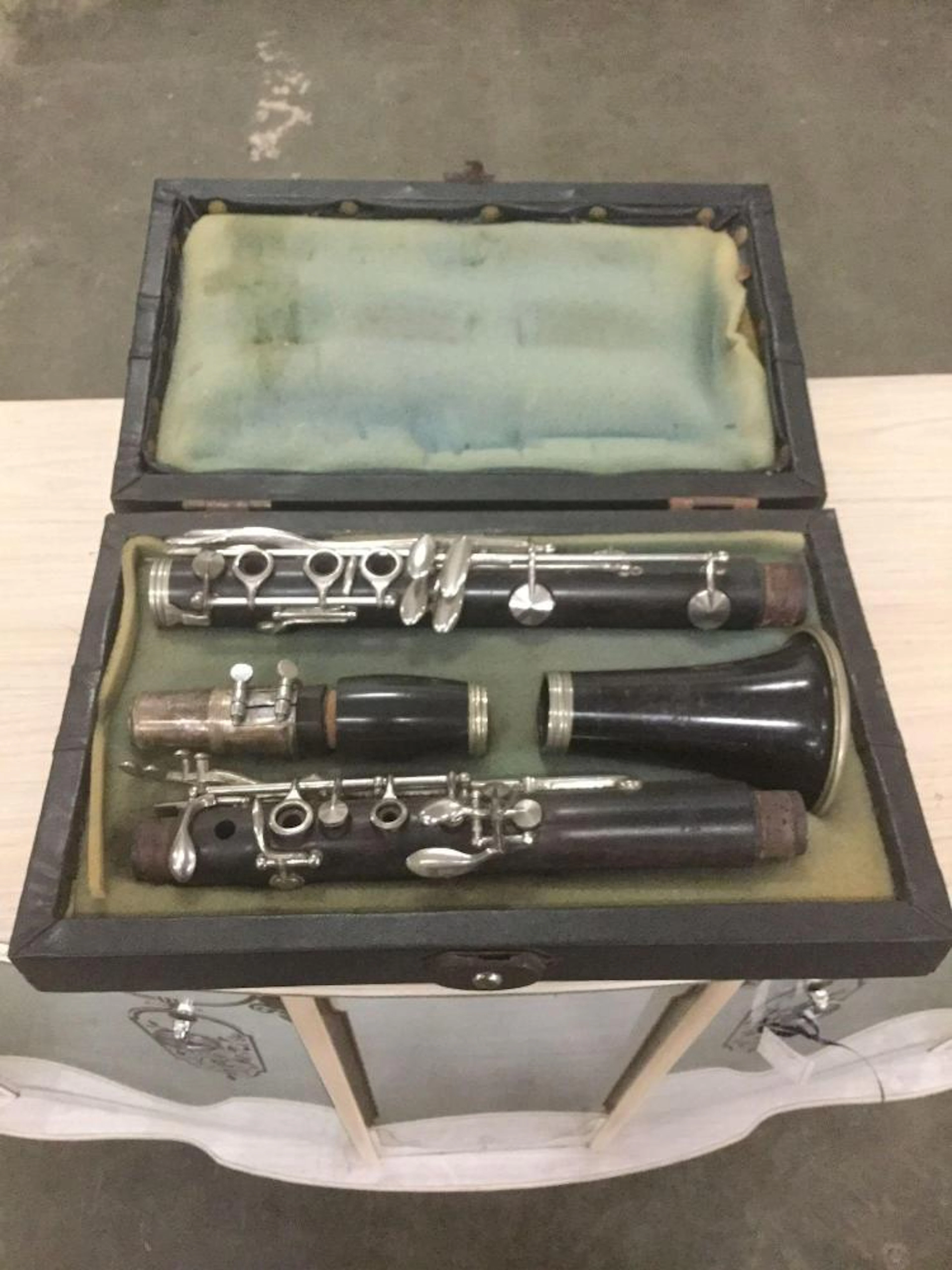 Antique ebony wood Grassi Italian clarinet w/case.